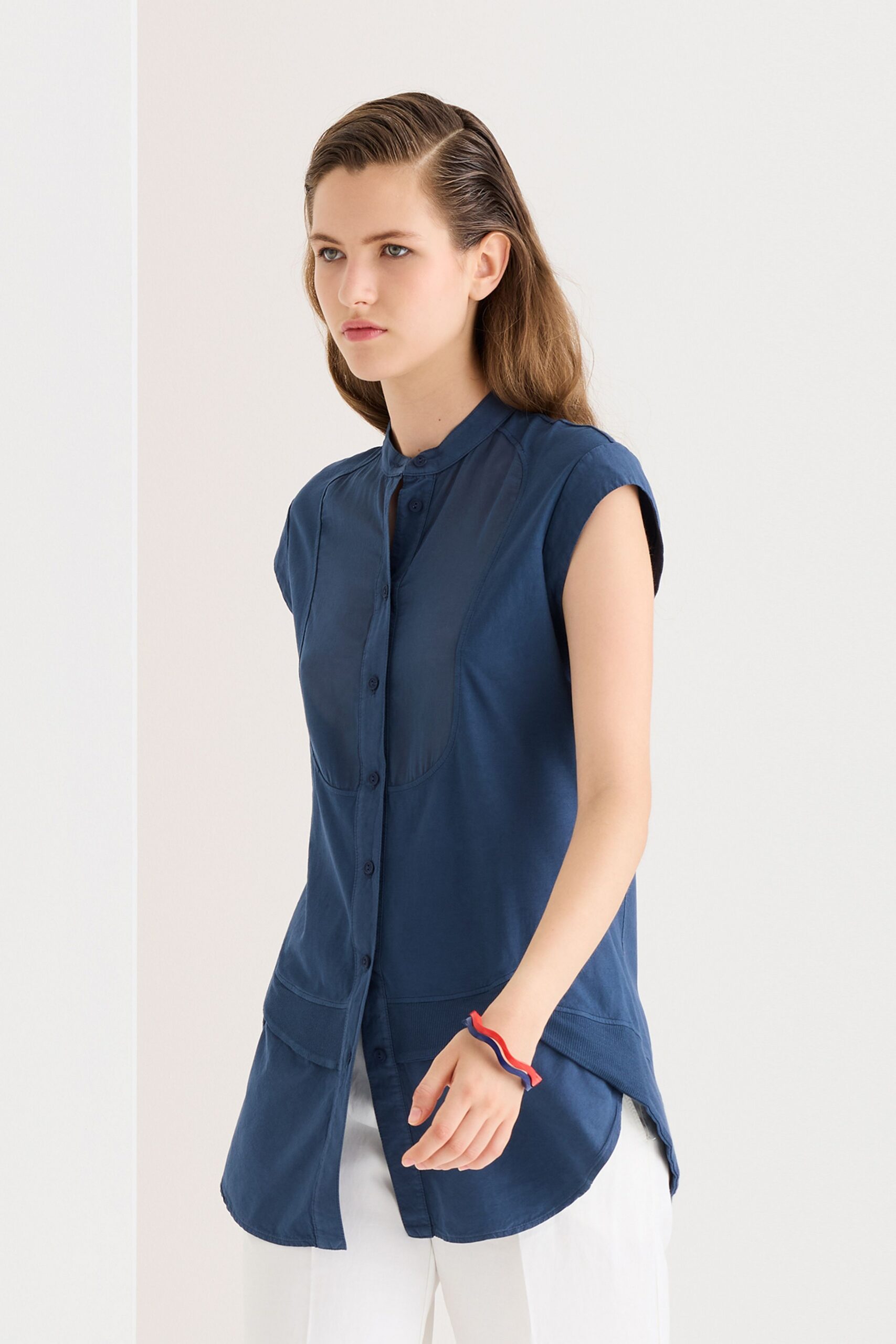 blue cotton short-sleeve collared relaxed buttoned shirt