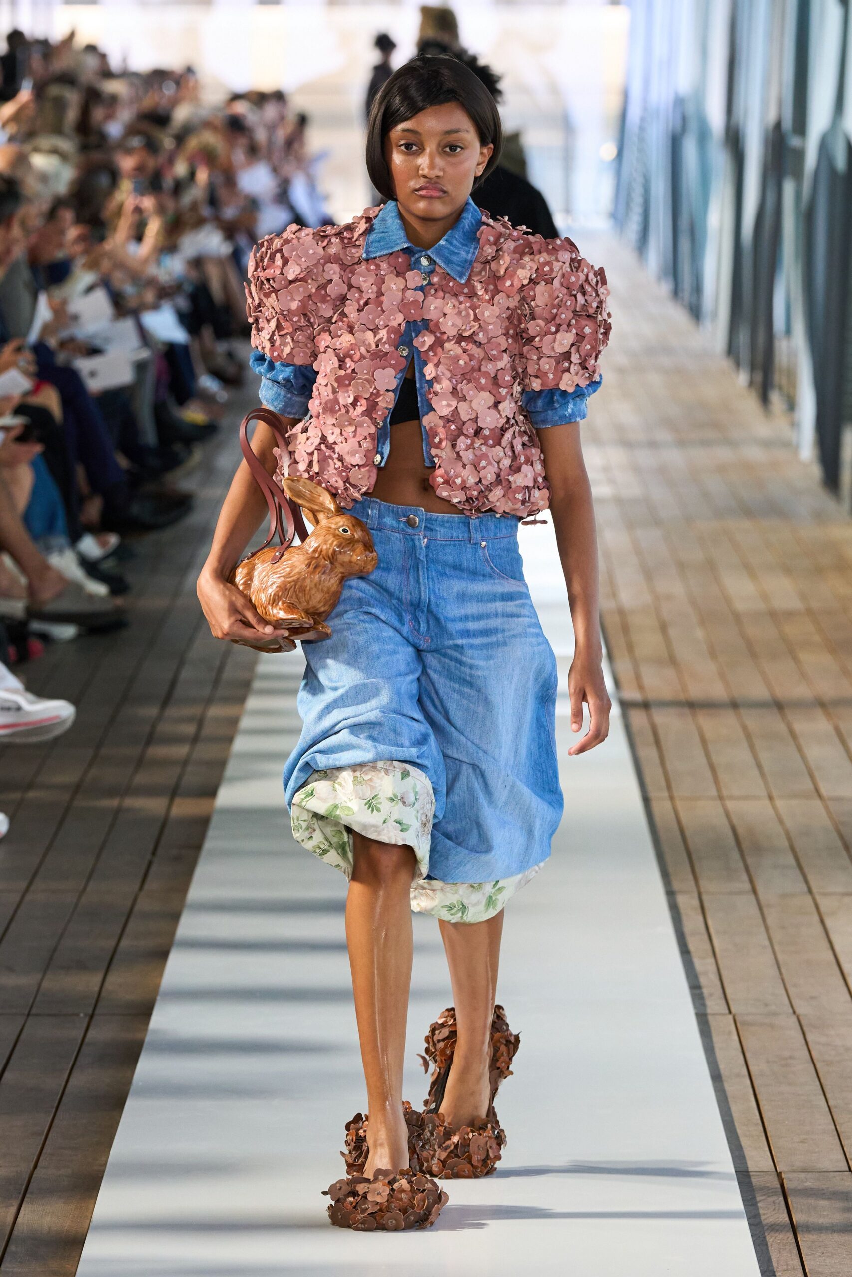 blue denim relaxed high-waisted cropped pants