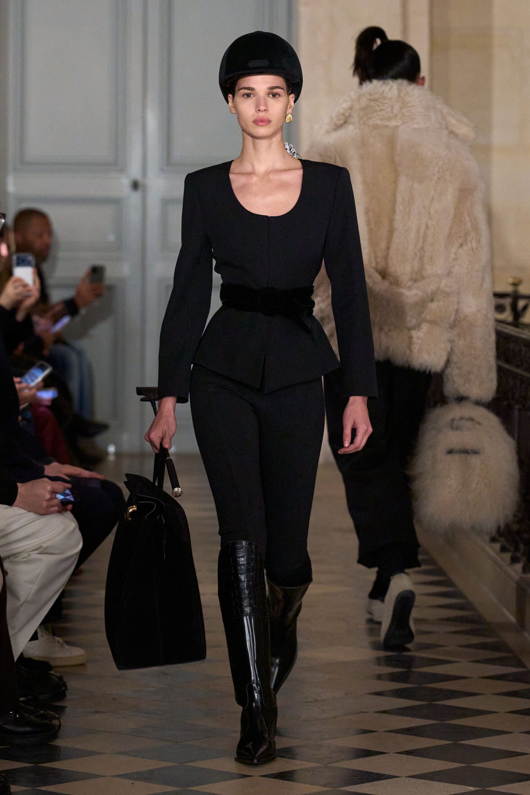 black wool long-sleeve v-neck structured buttoned blazer
