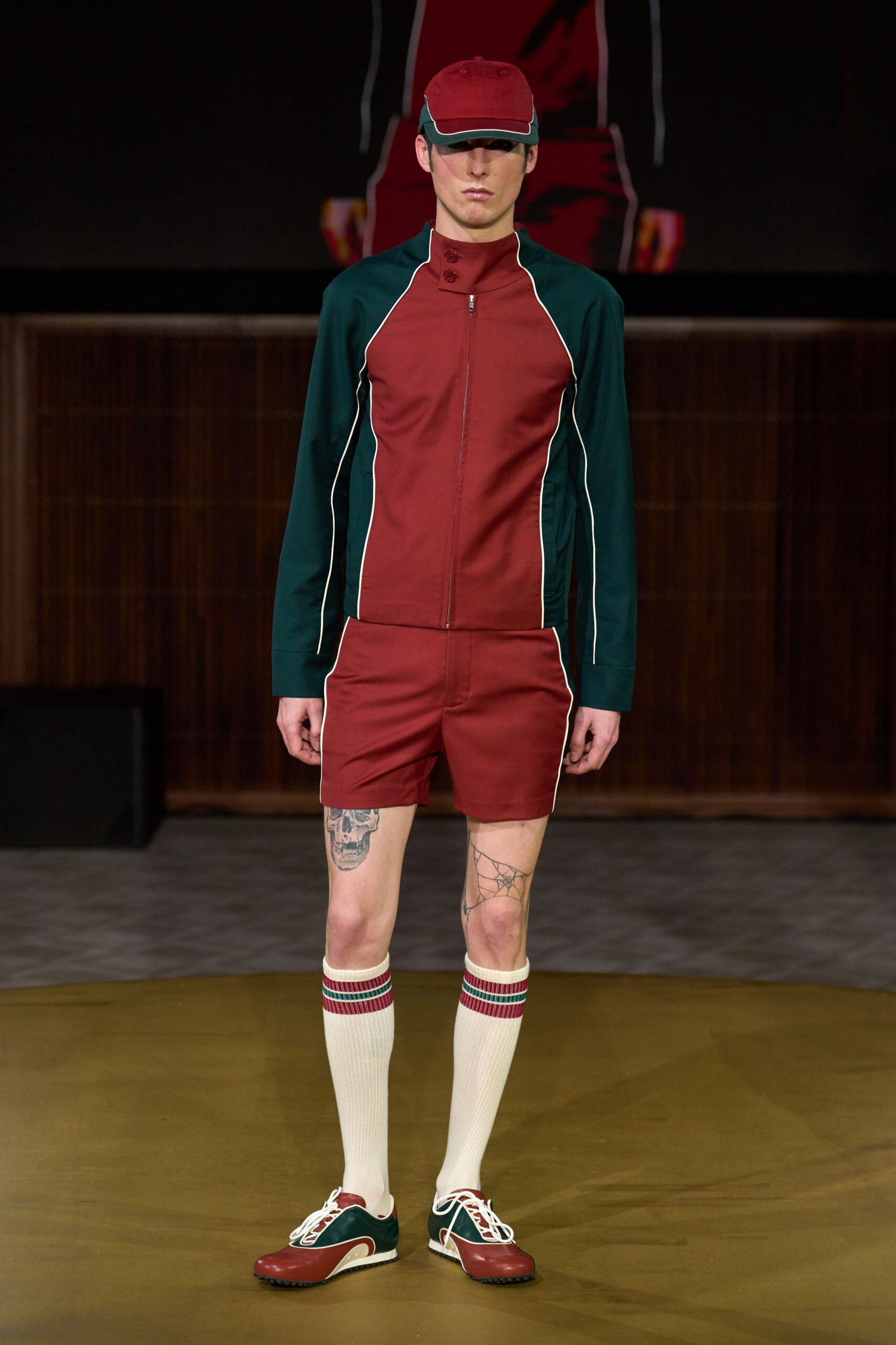 green long-sleeve collared fitted zippered jacket