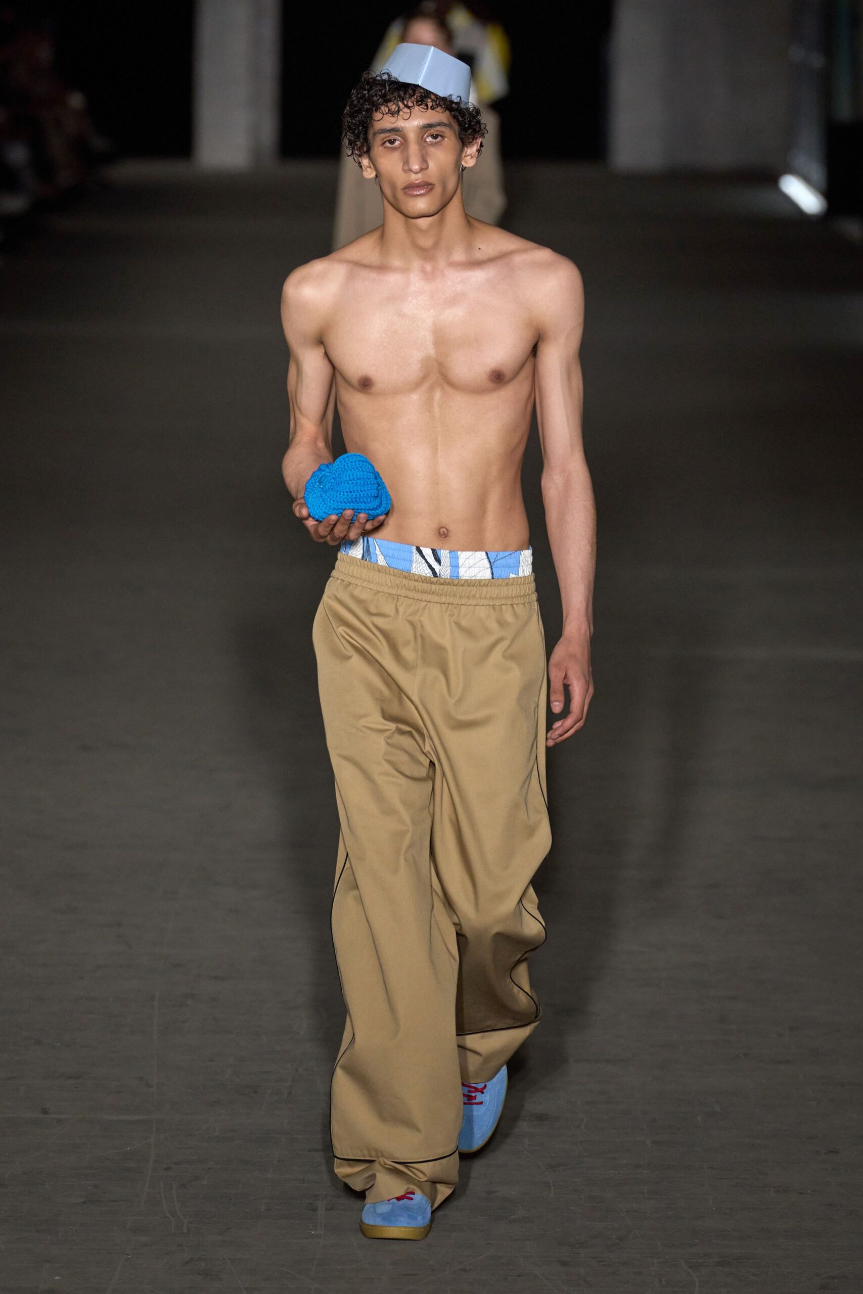 beige relaxed pants with blue accessories