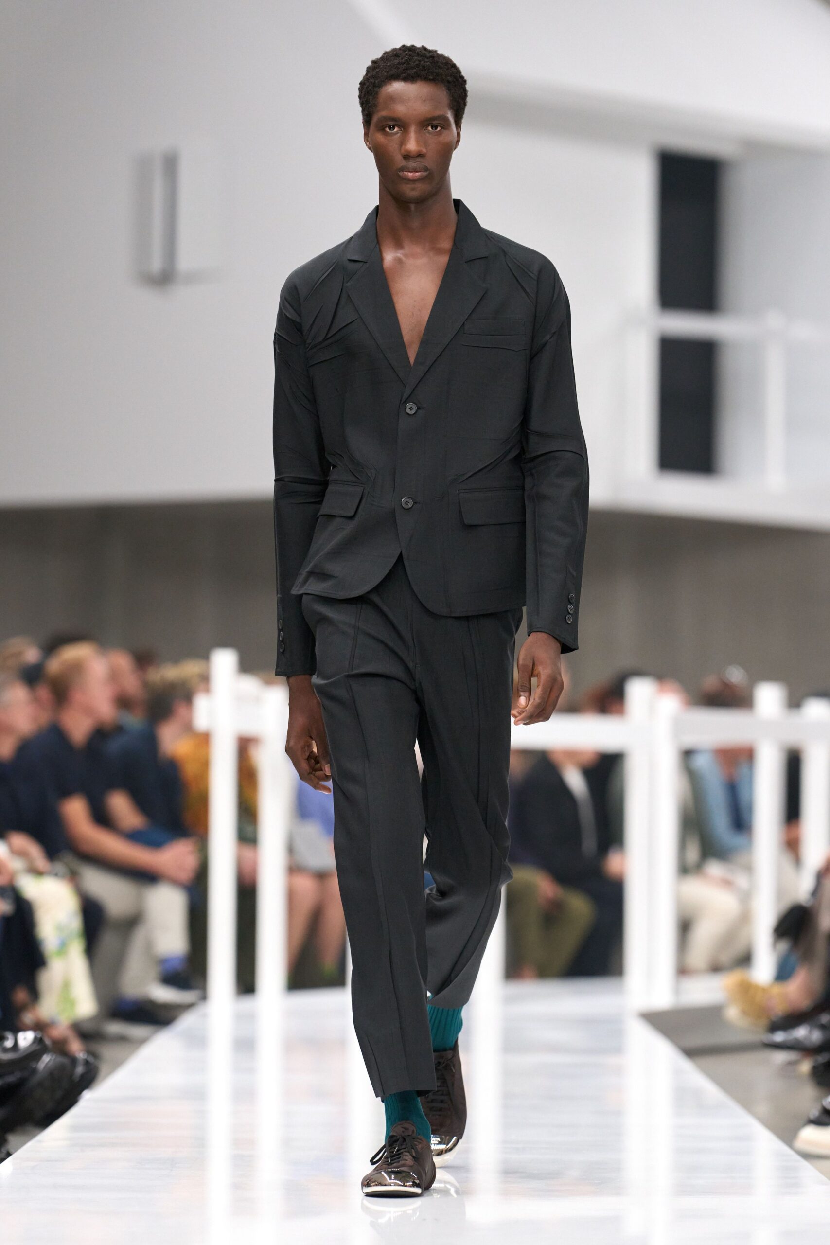 black cotton long-sleeve v-neck tailored buttoned pockets suit