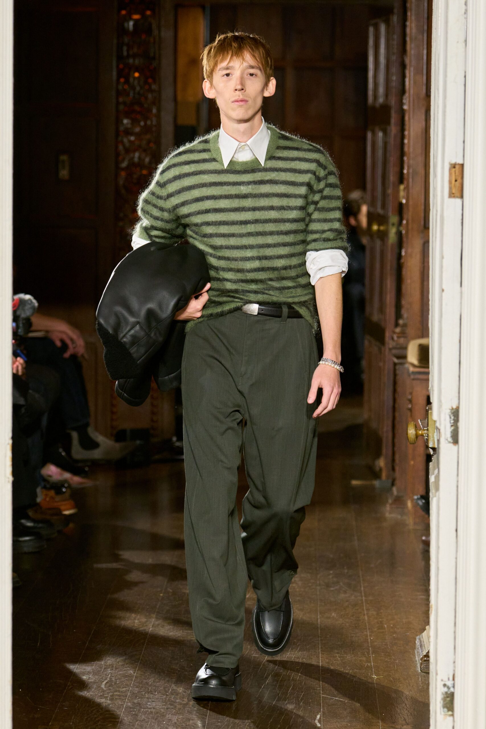 gray cotton fitted pleated pants