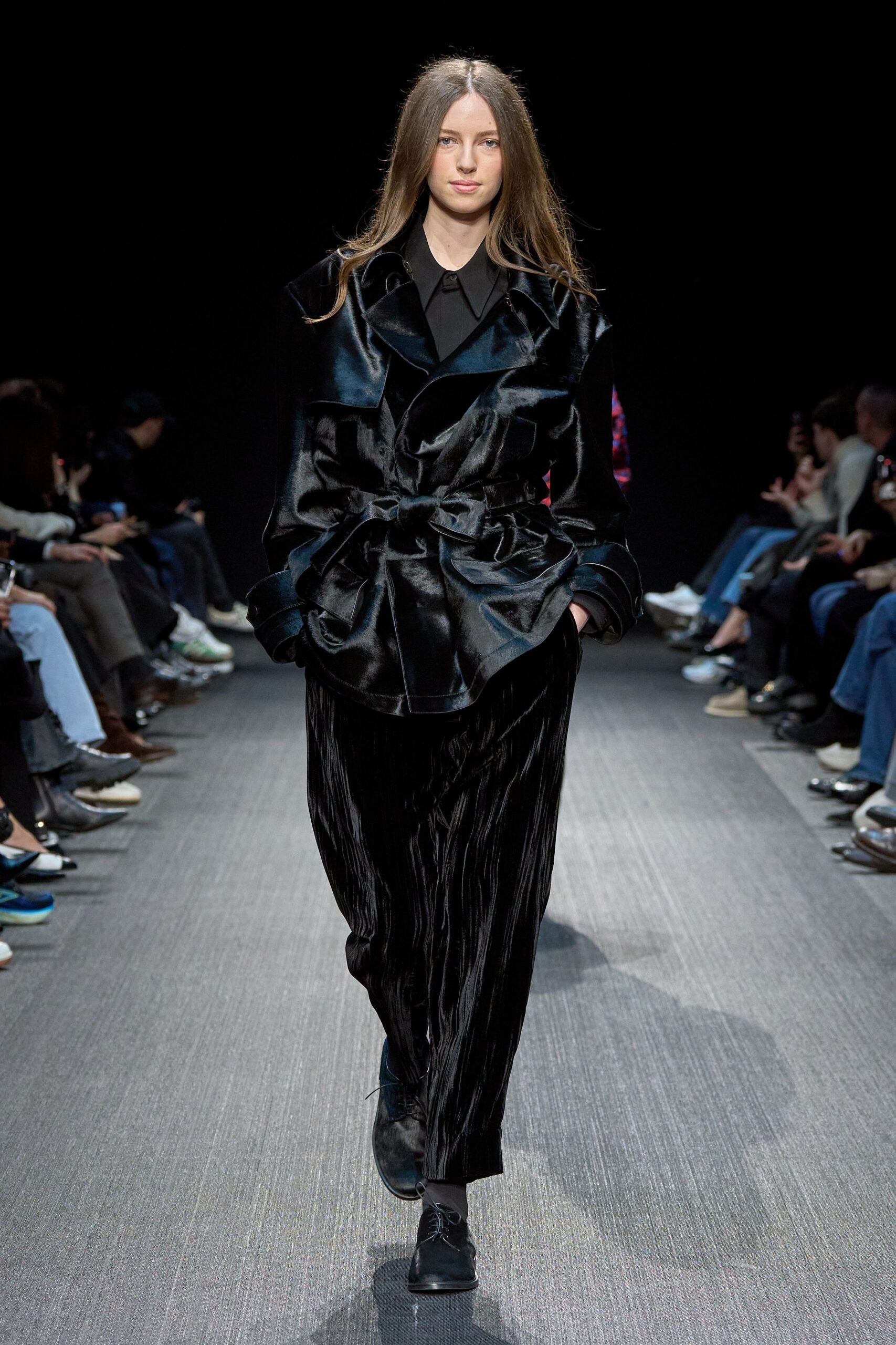 black silk long-sleeve collared relaxed pleated jacket