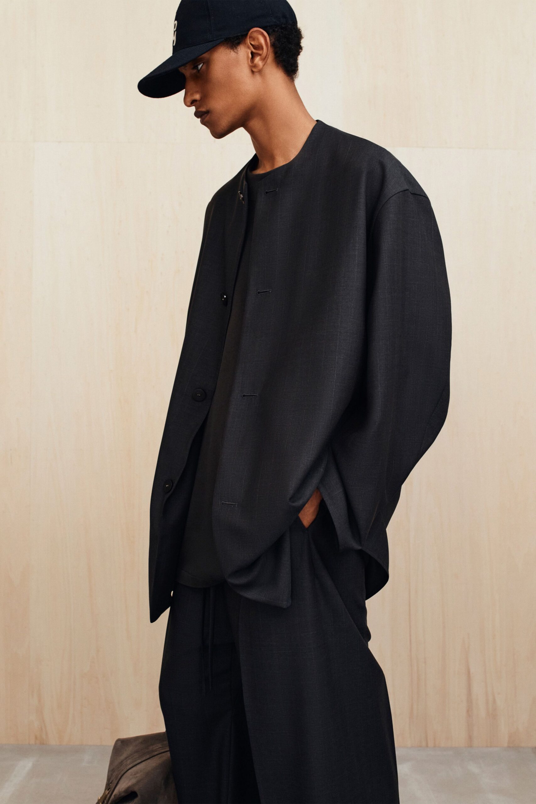 black cotton long-sleeve collared oversized buttoned jacket