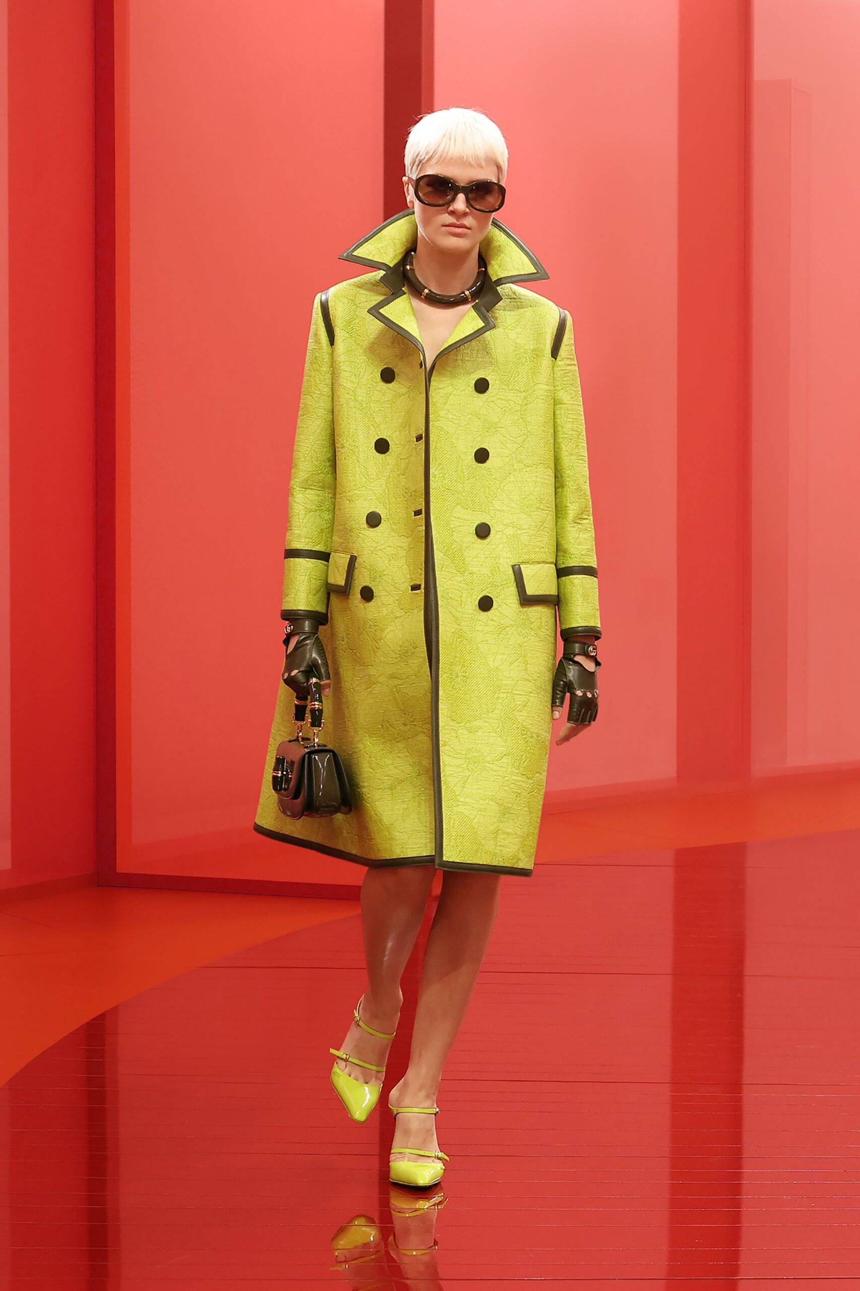 yellow cotton long-sleeve collared fitted buttoned coat