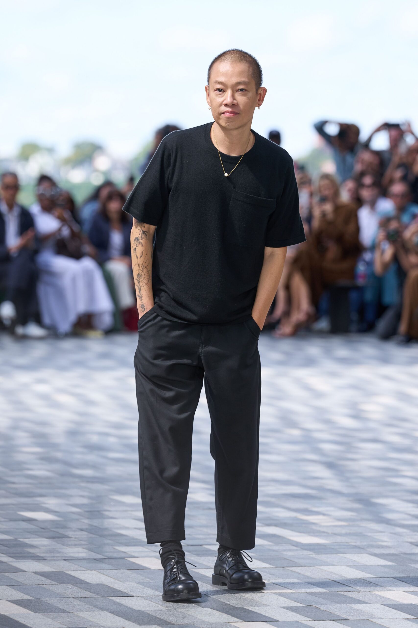 black cotton short-sleeve collared relaxed t-shirt
