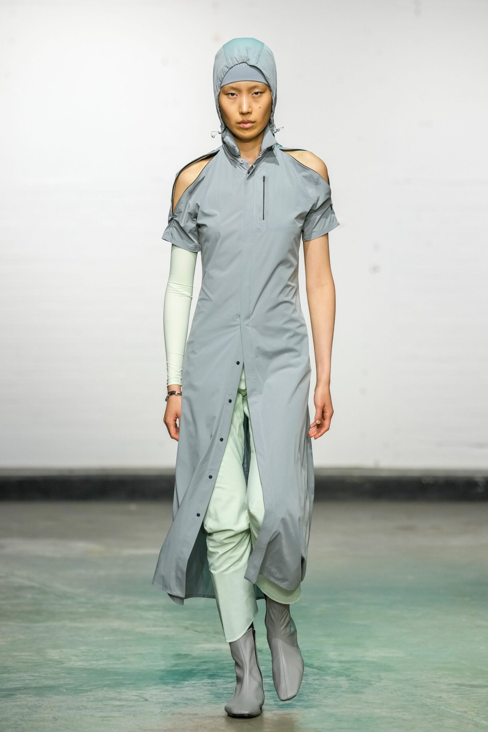 gray cotton short-sleeve collared fitted zippered midi dress