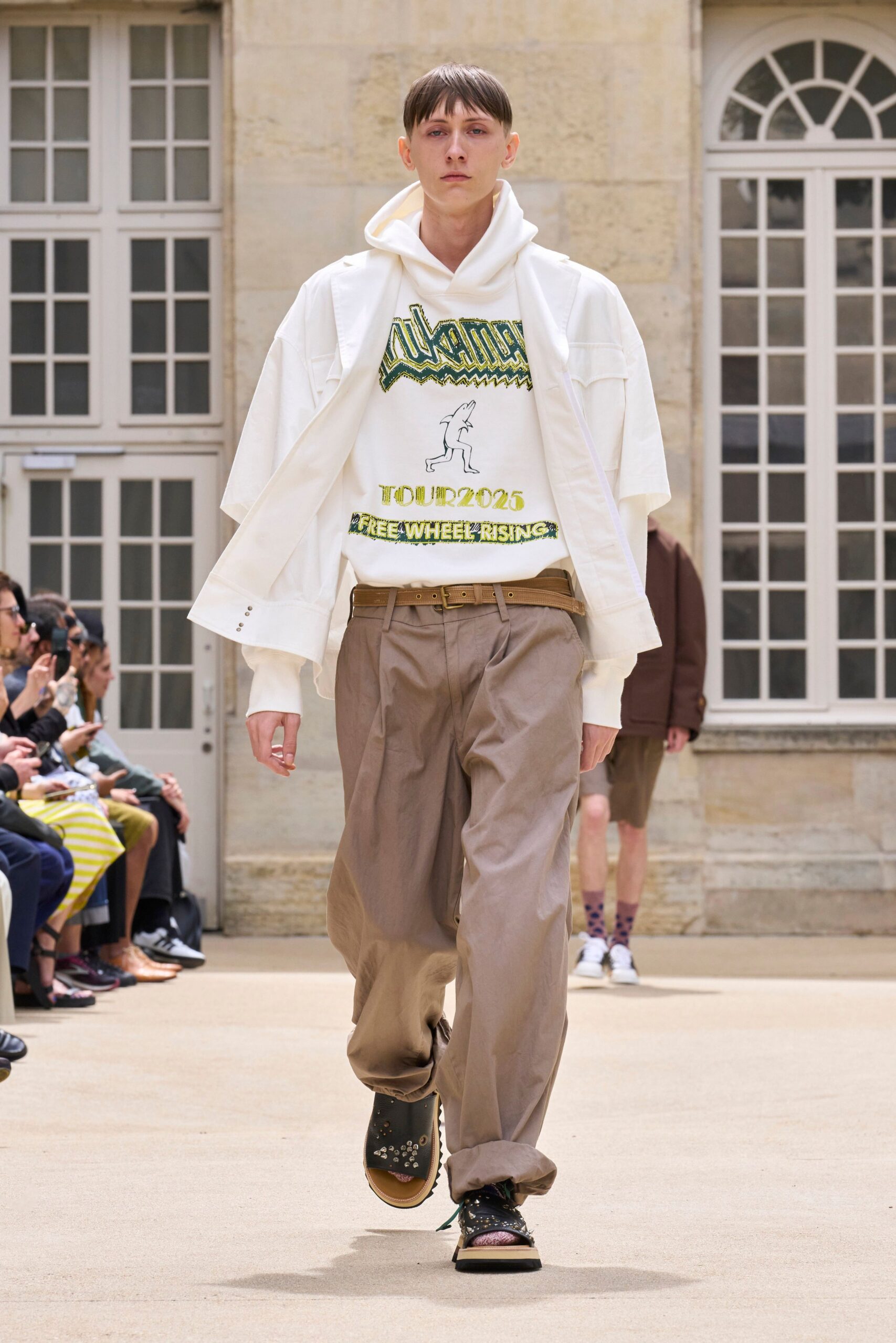 oversized white jacket with t-shirt