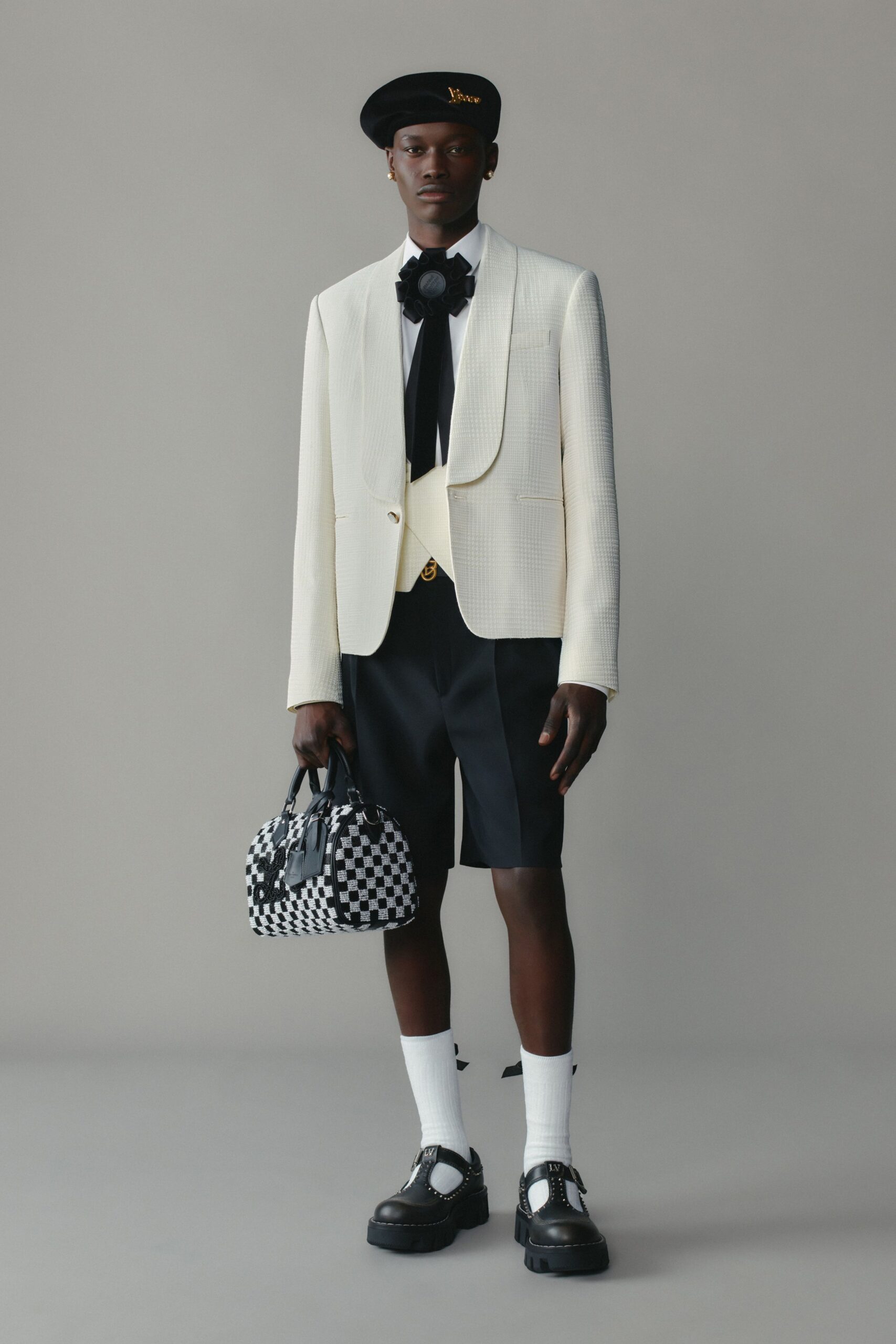 white blazer black shorts outfit