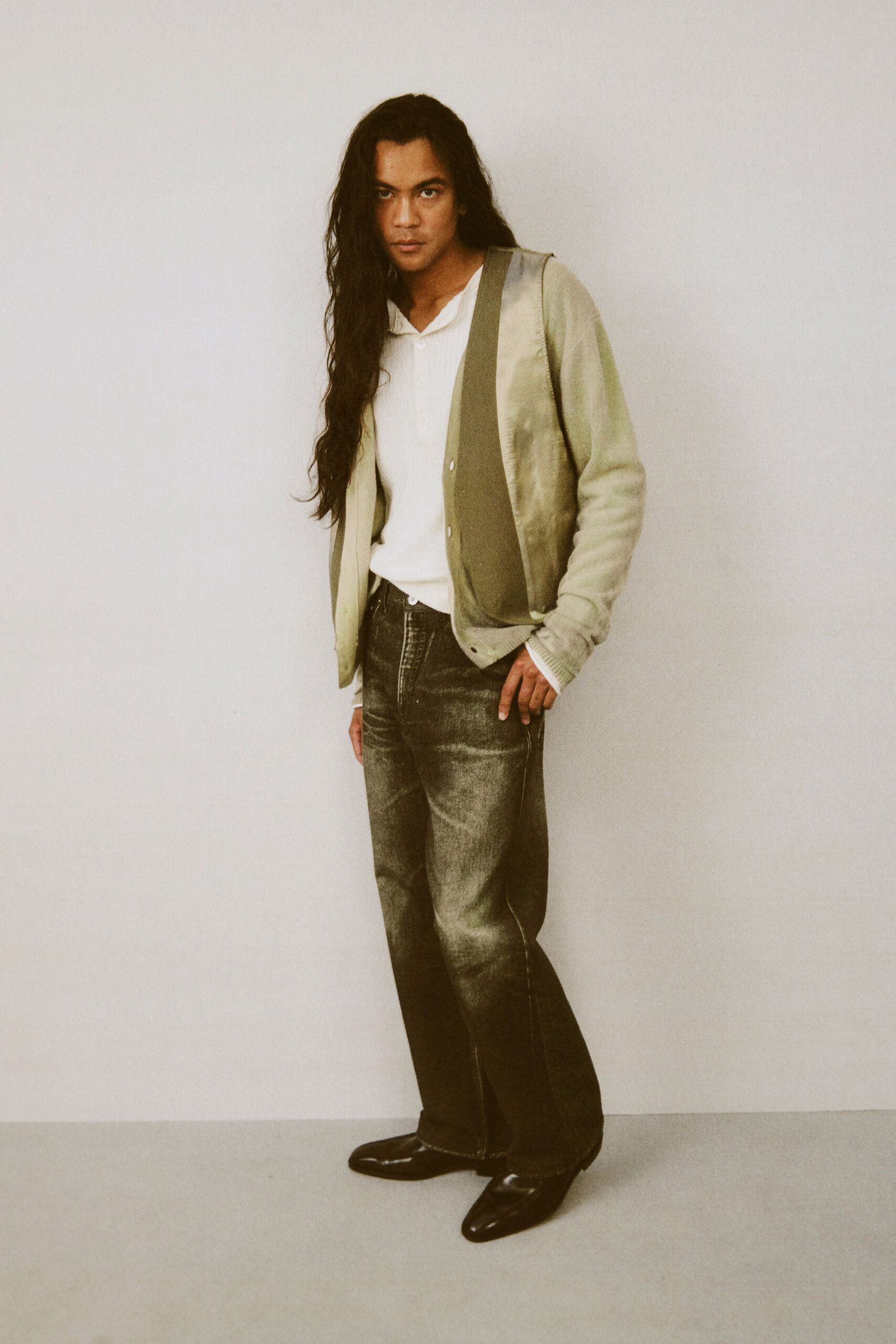gray cardigan white shirt denim pants