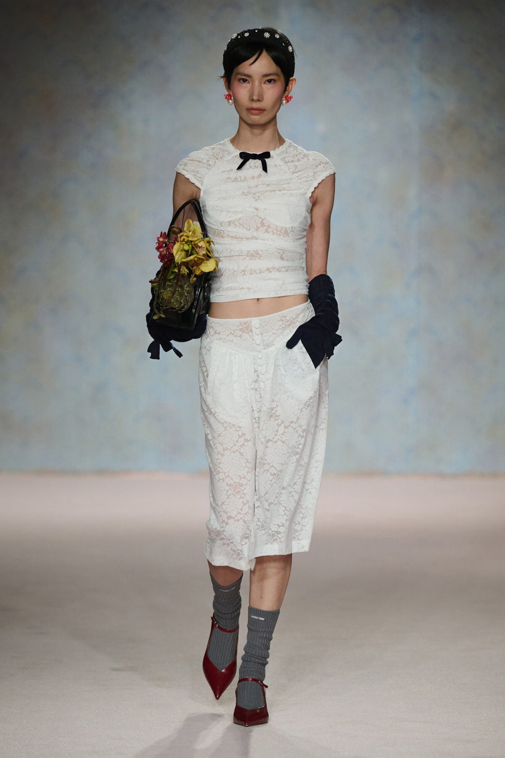 white lace relaxed pleated culottes