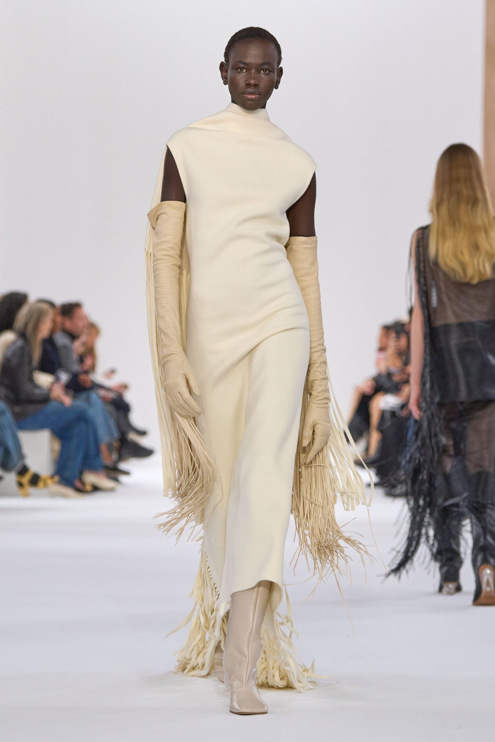 beige leather fitted gloves