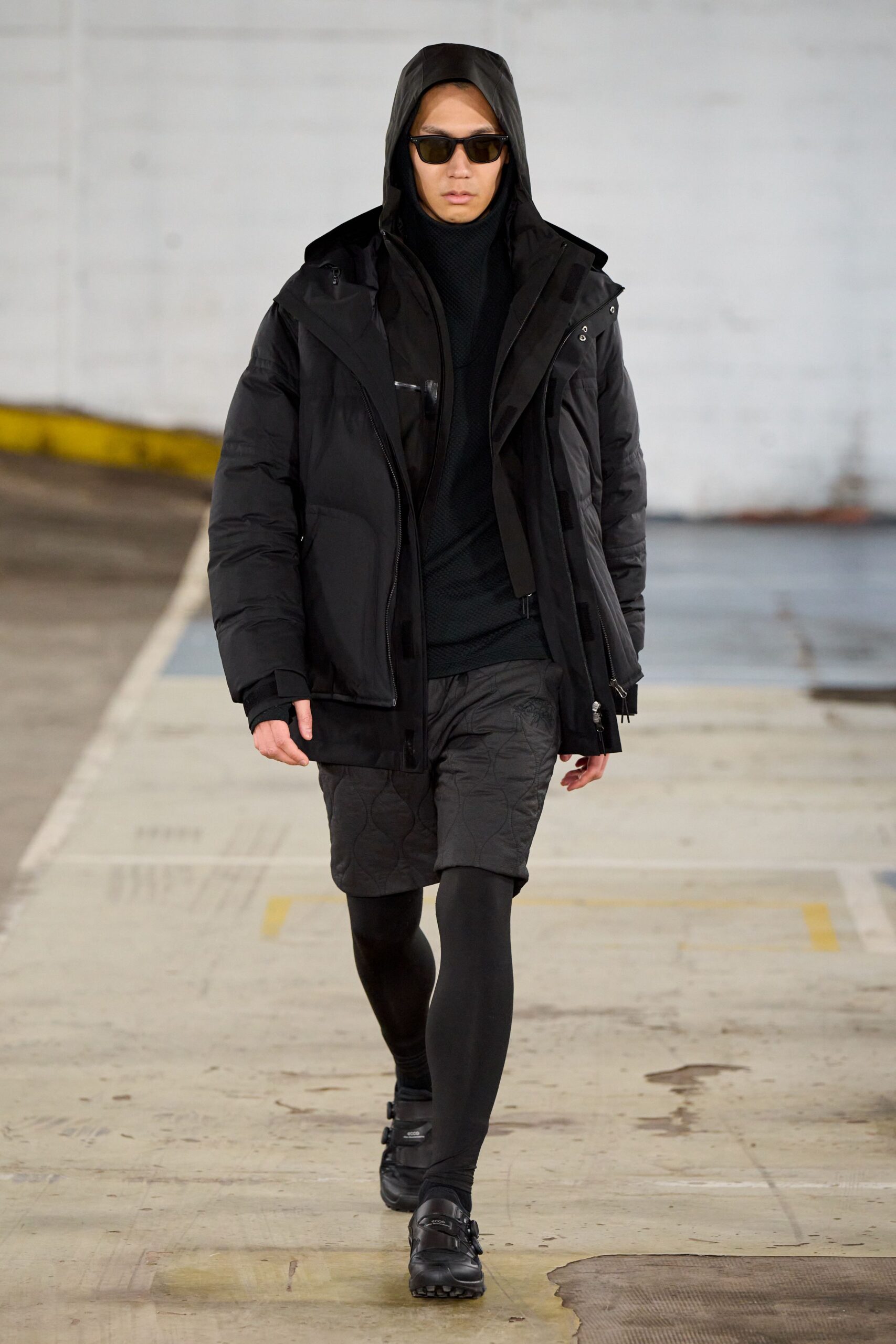 black layered streetwear outfit