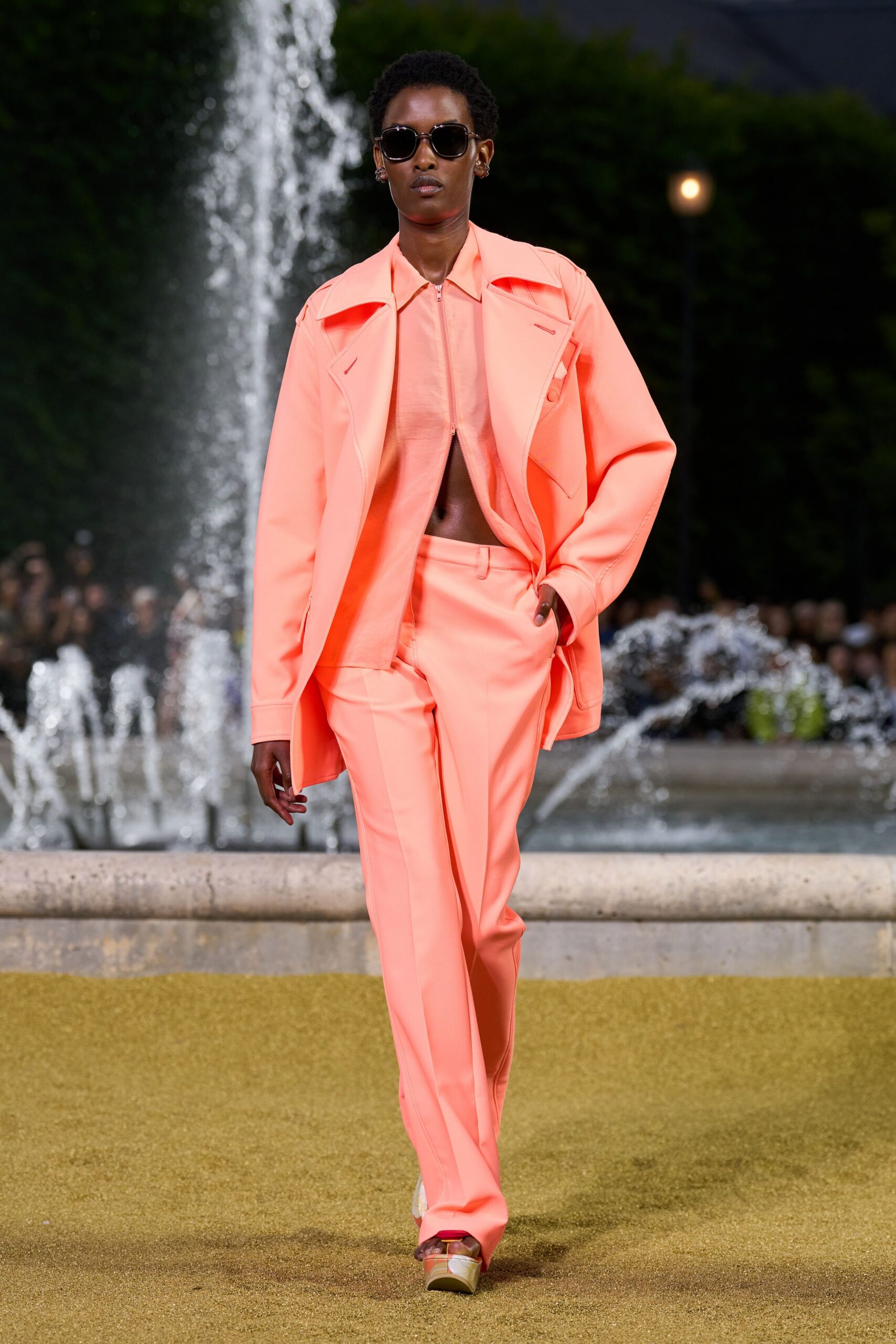 pink cotton short-sleeve collared fitted buttoned suit