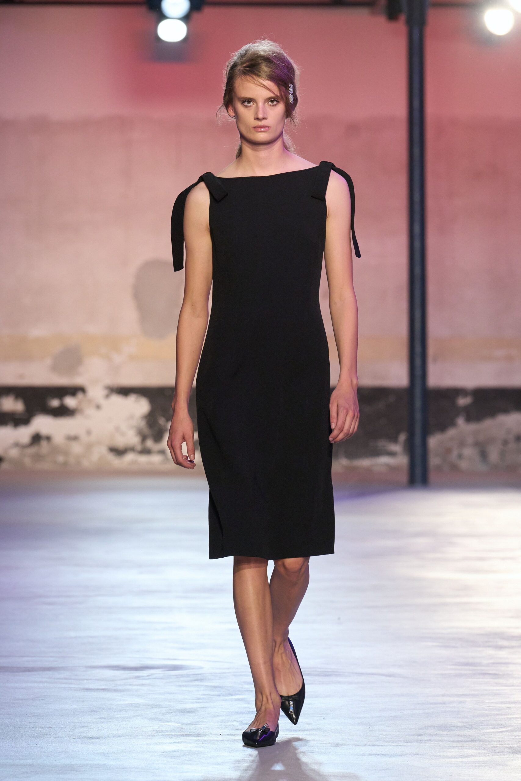 black fitted midi dress with shoes