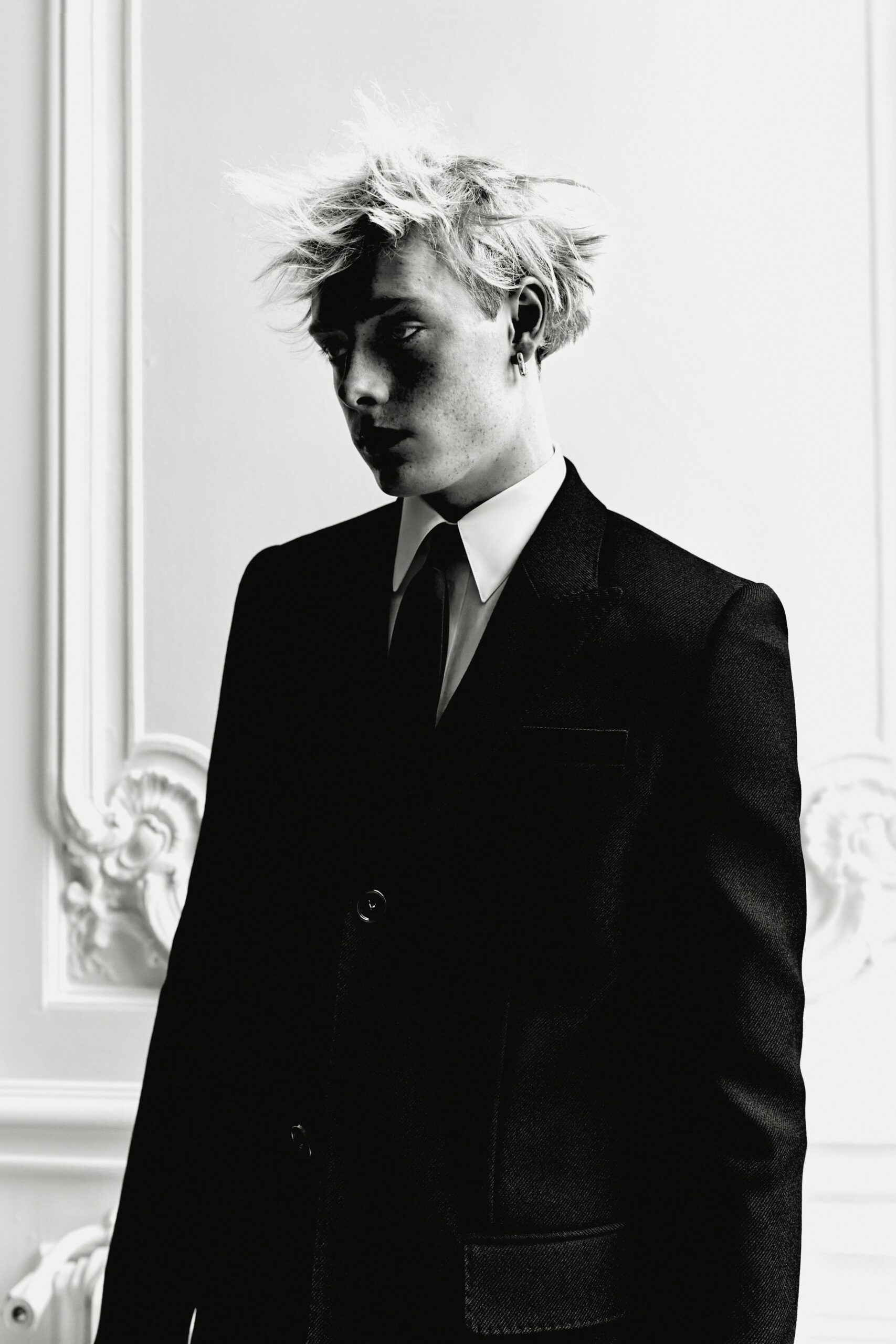 black wool long-sleeve collared tailored buttoned suit