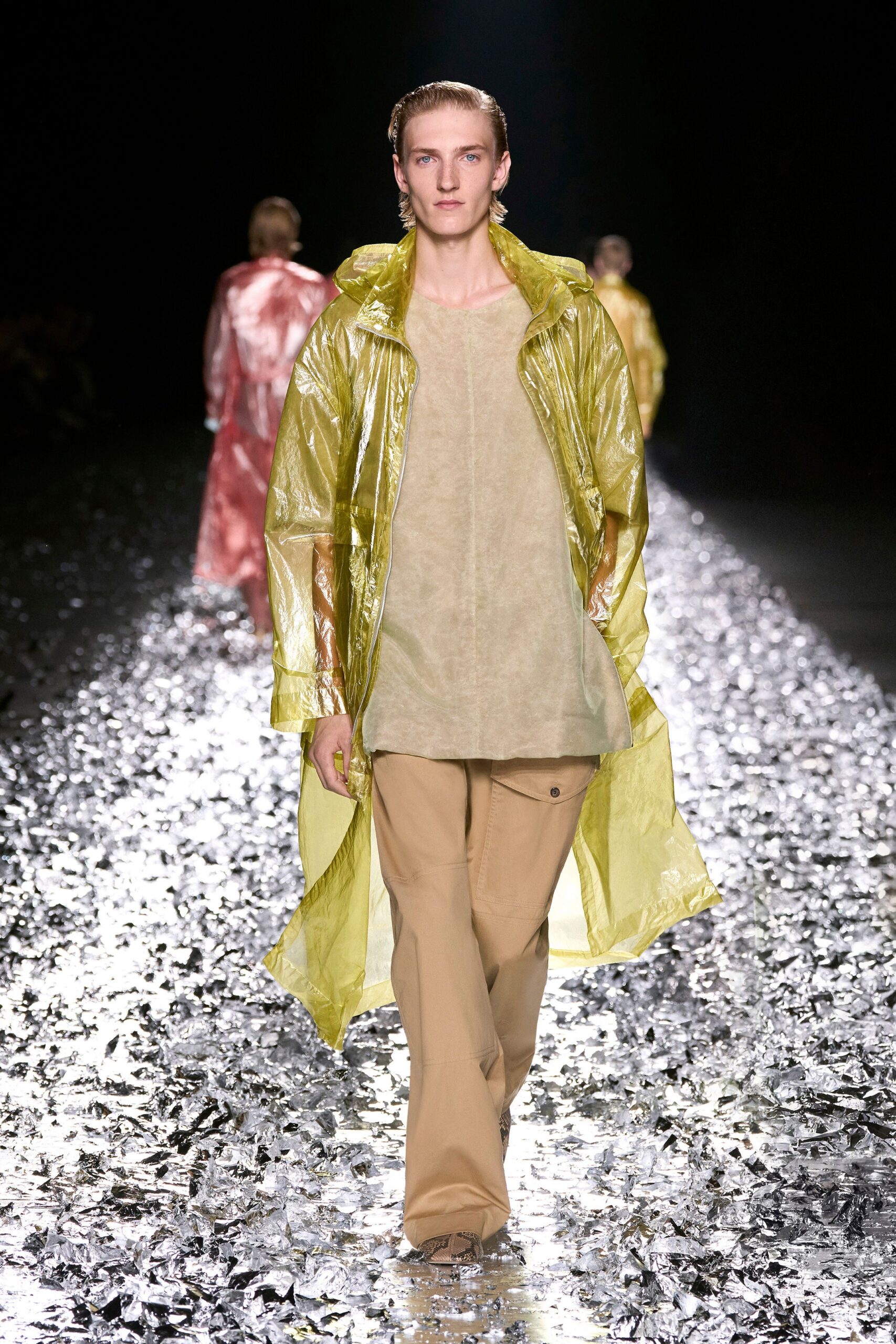 yellow vinyl long-sleeve collared relaxed zippered shiny coat