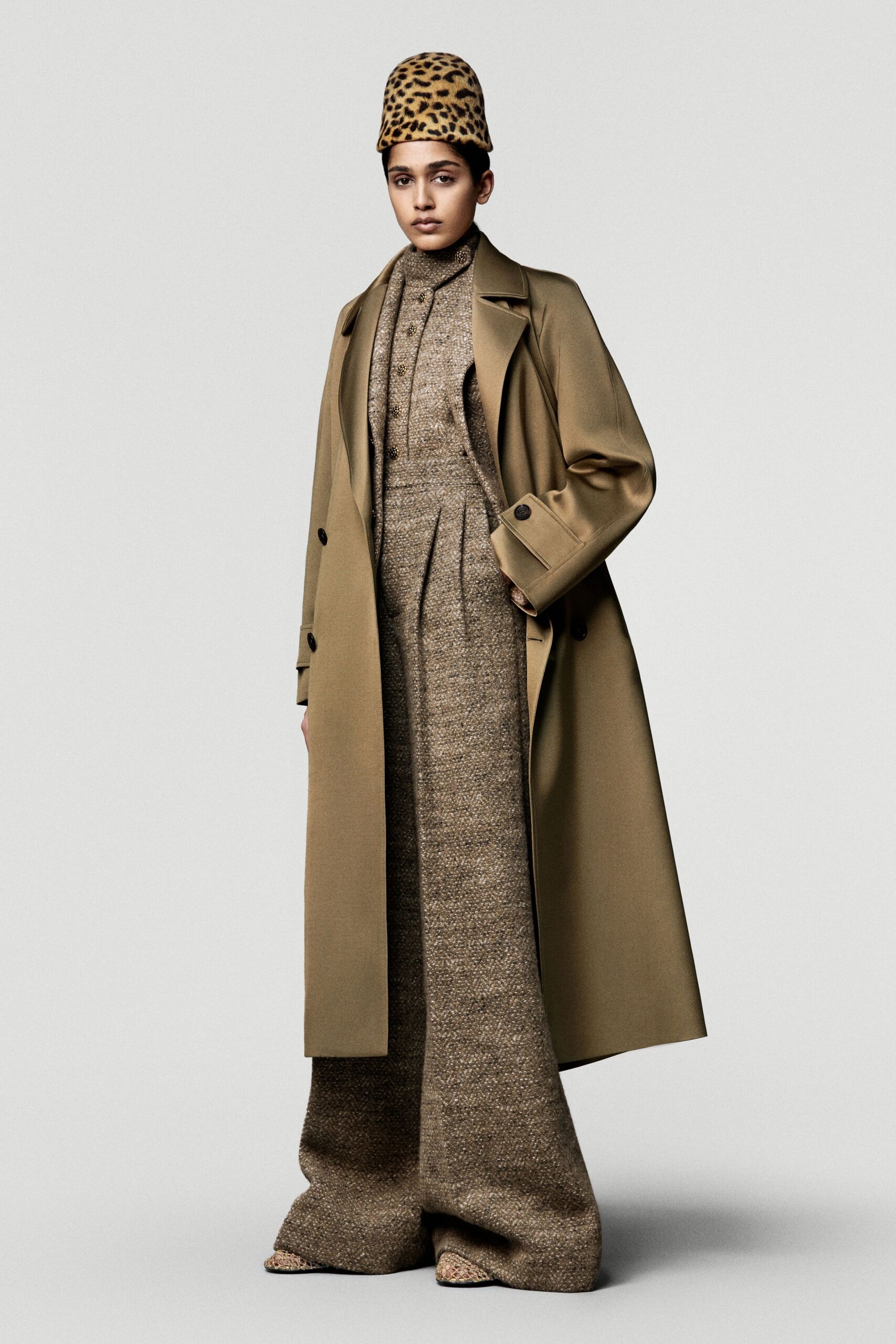 beige wool long-sleeve collared relaxed buttoned pleated coat