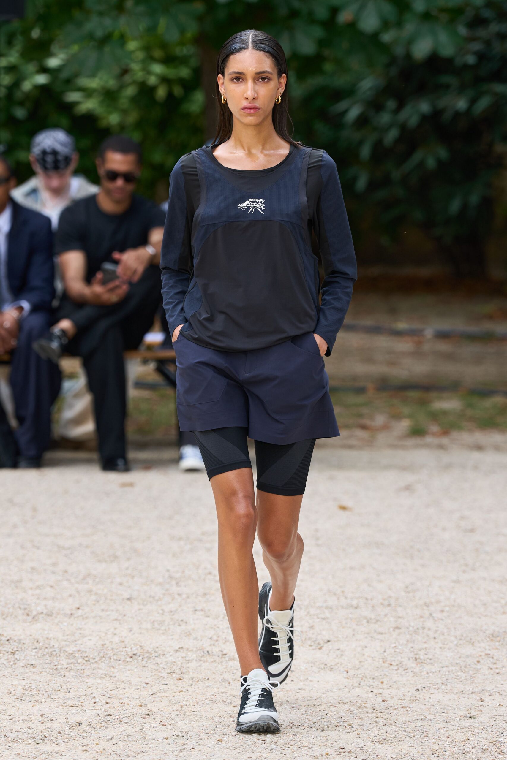 black top navy shorts black leggings