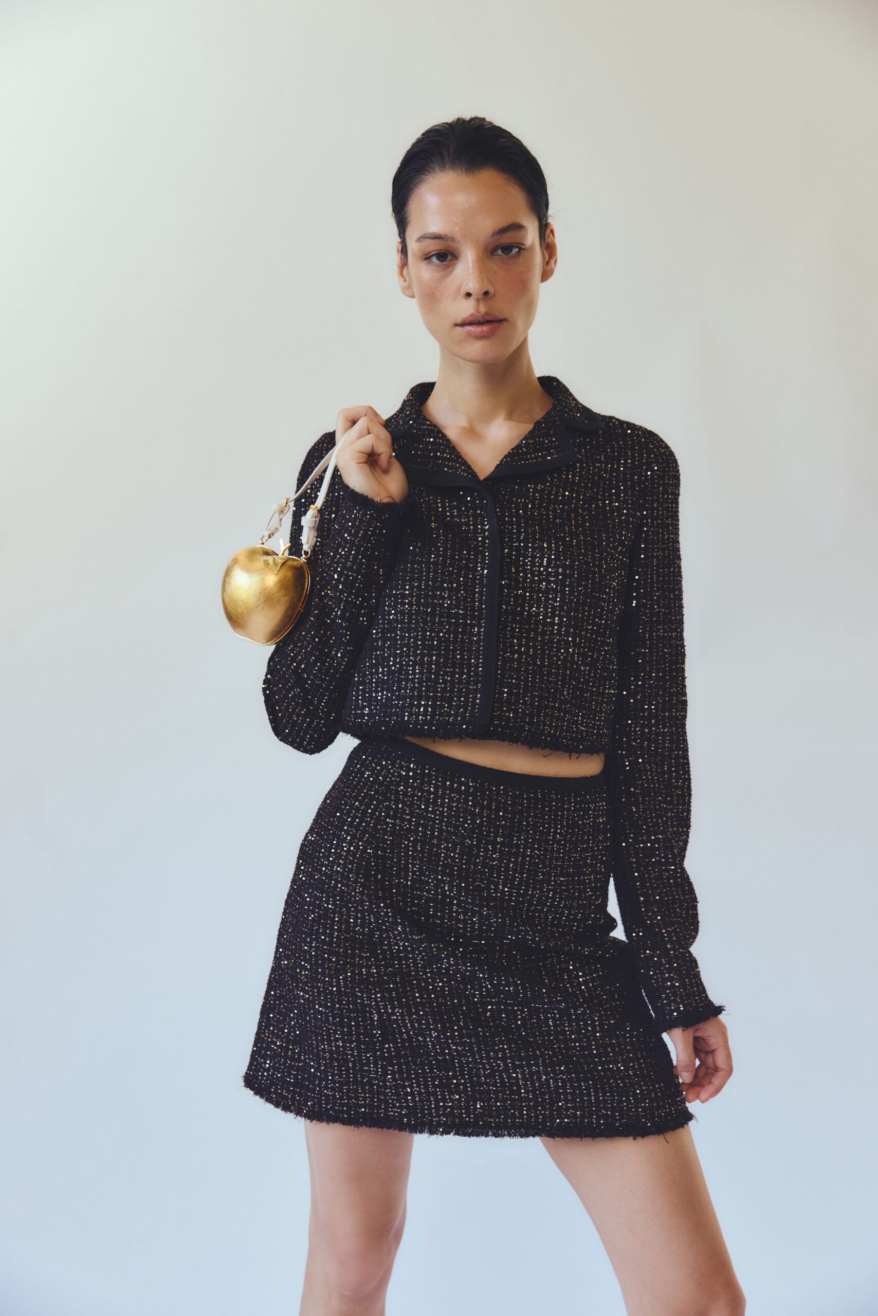 black cotton long-sleeve collared fitted textured cropped top