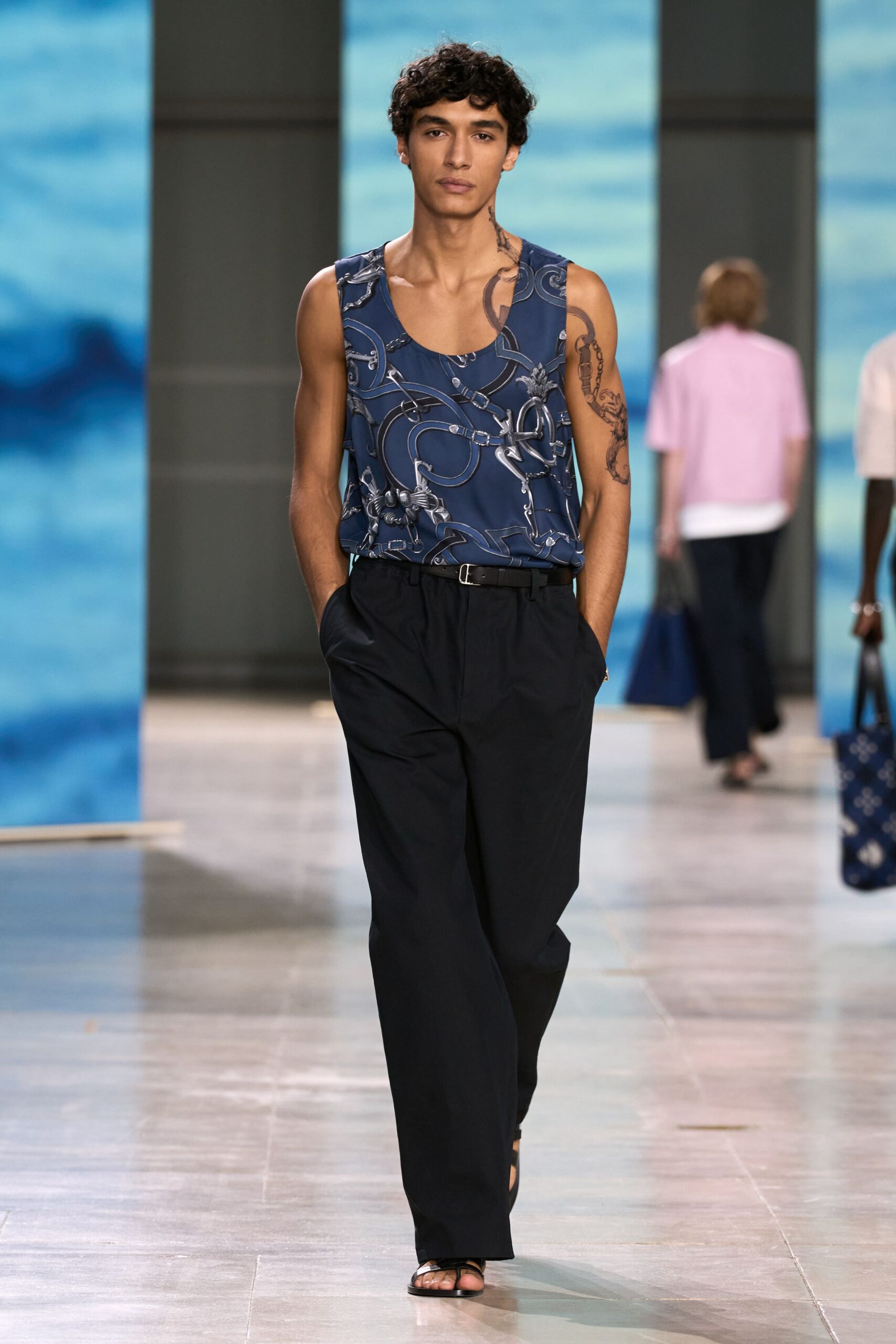 blue cotton sleeveless collared fitted printed tank-top