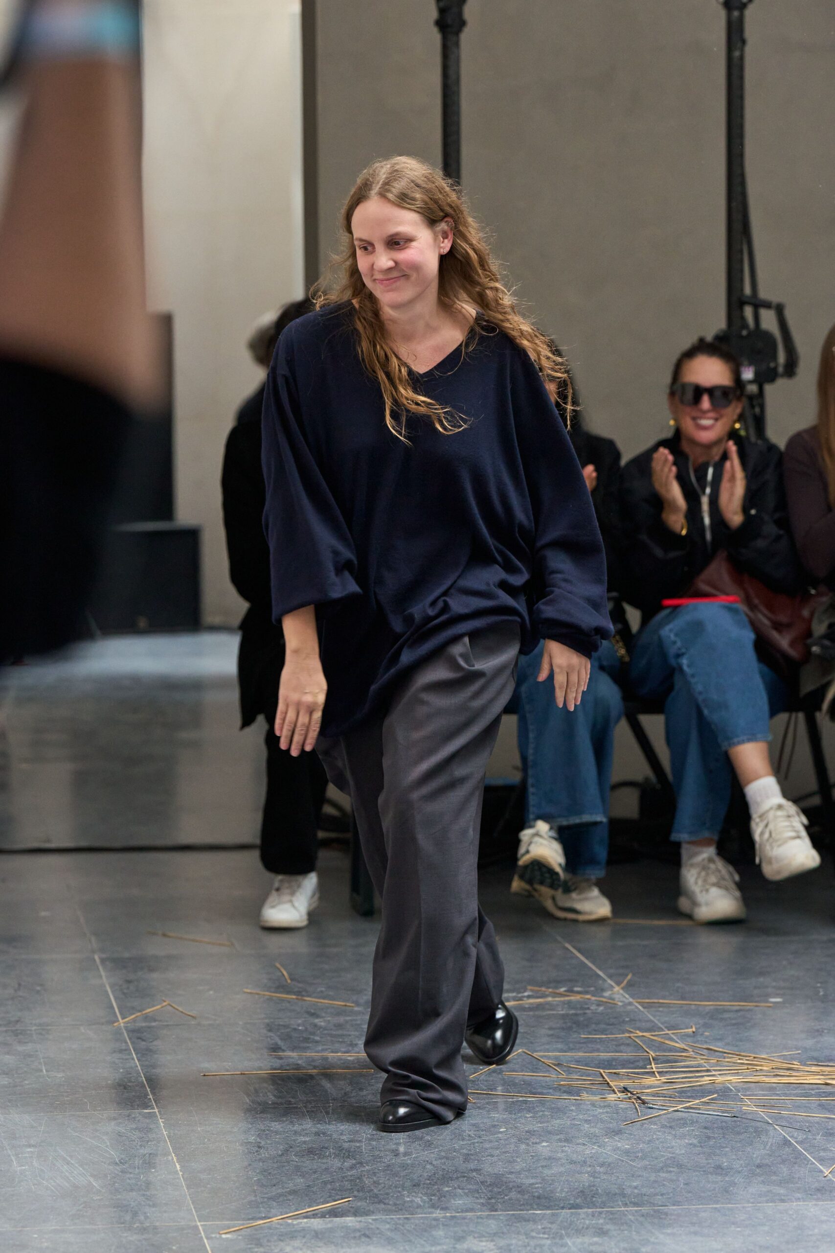 navy oversized top gray pants