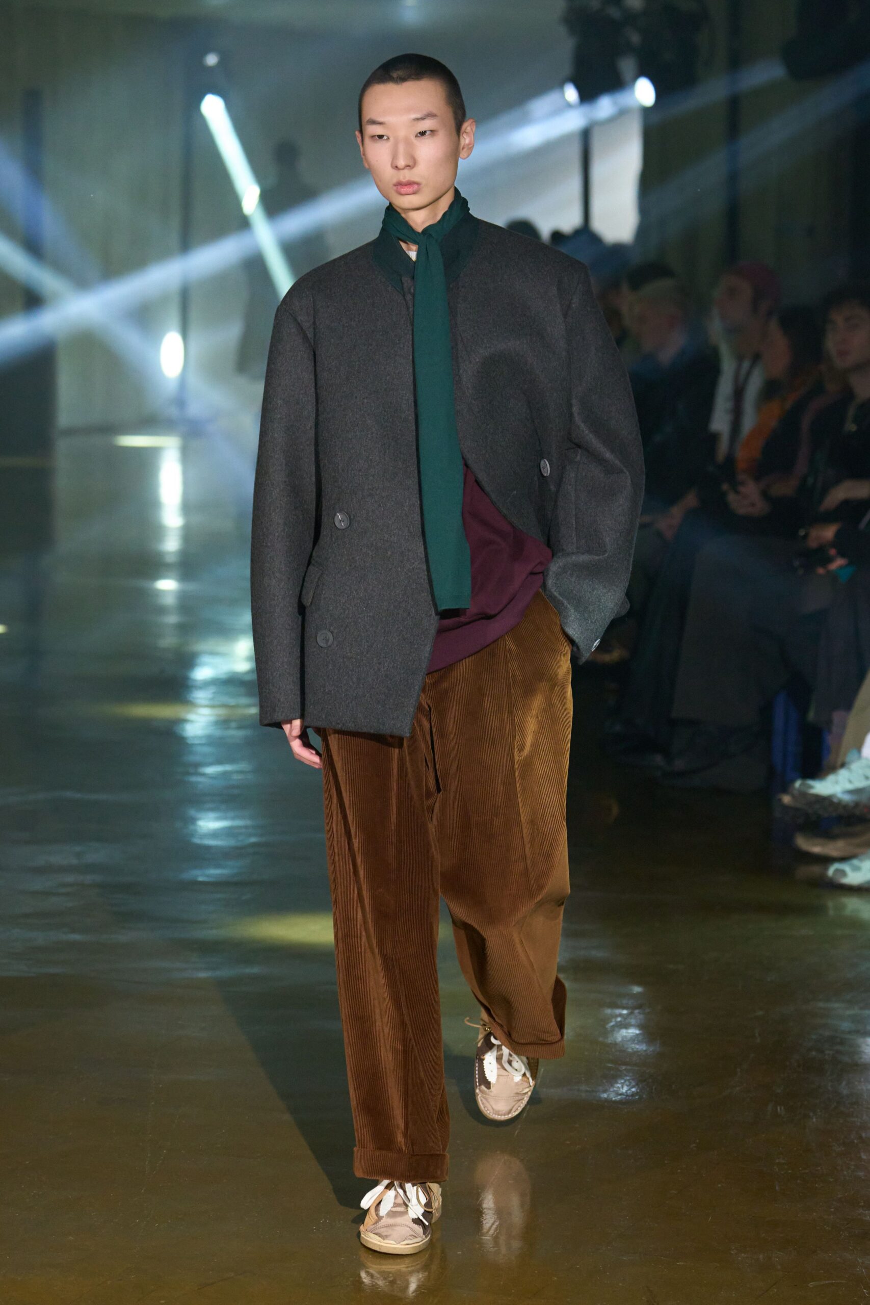 gray wool long-sleeve collared structured buttoned jacket