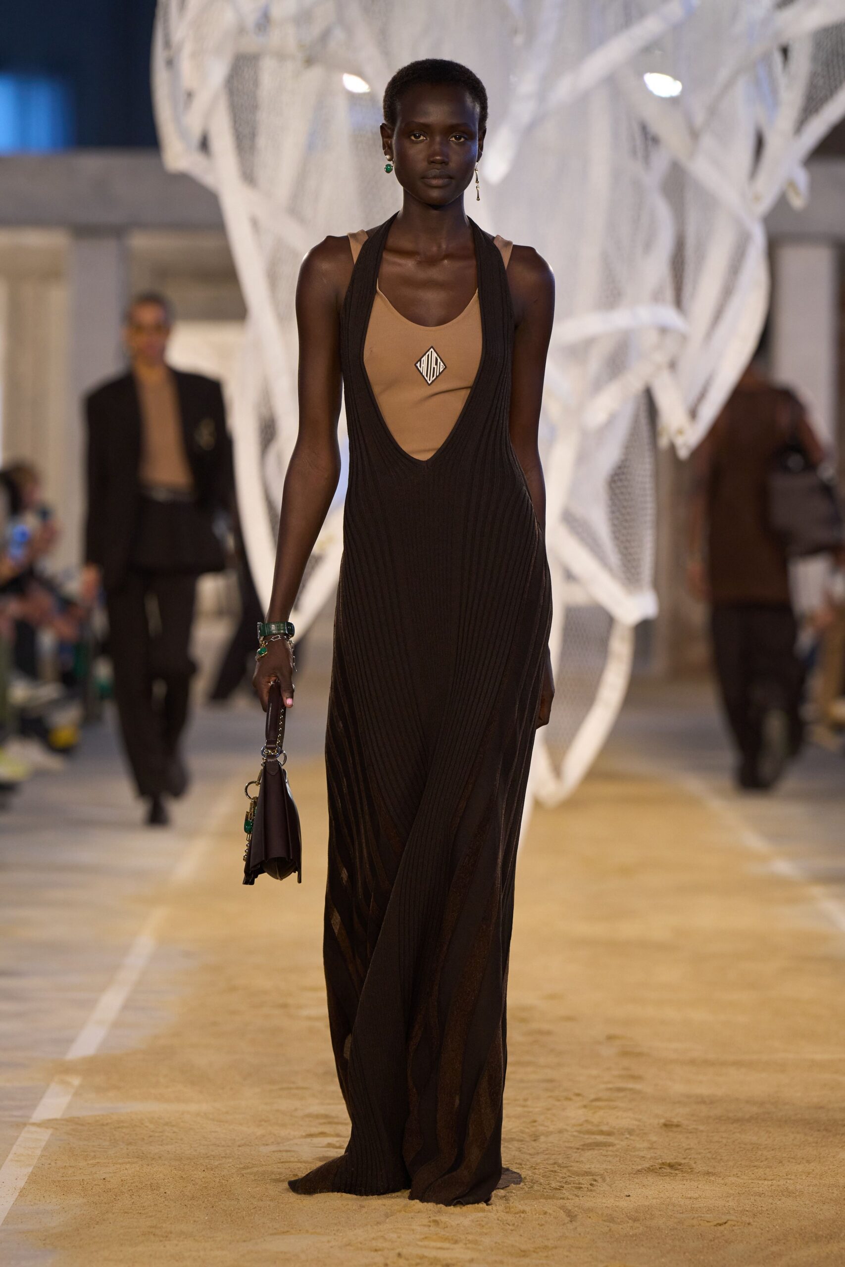 black fitted sleeveless gown with bag