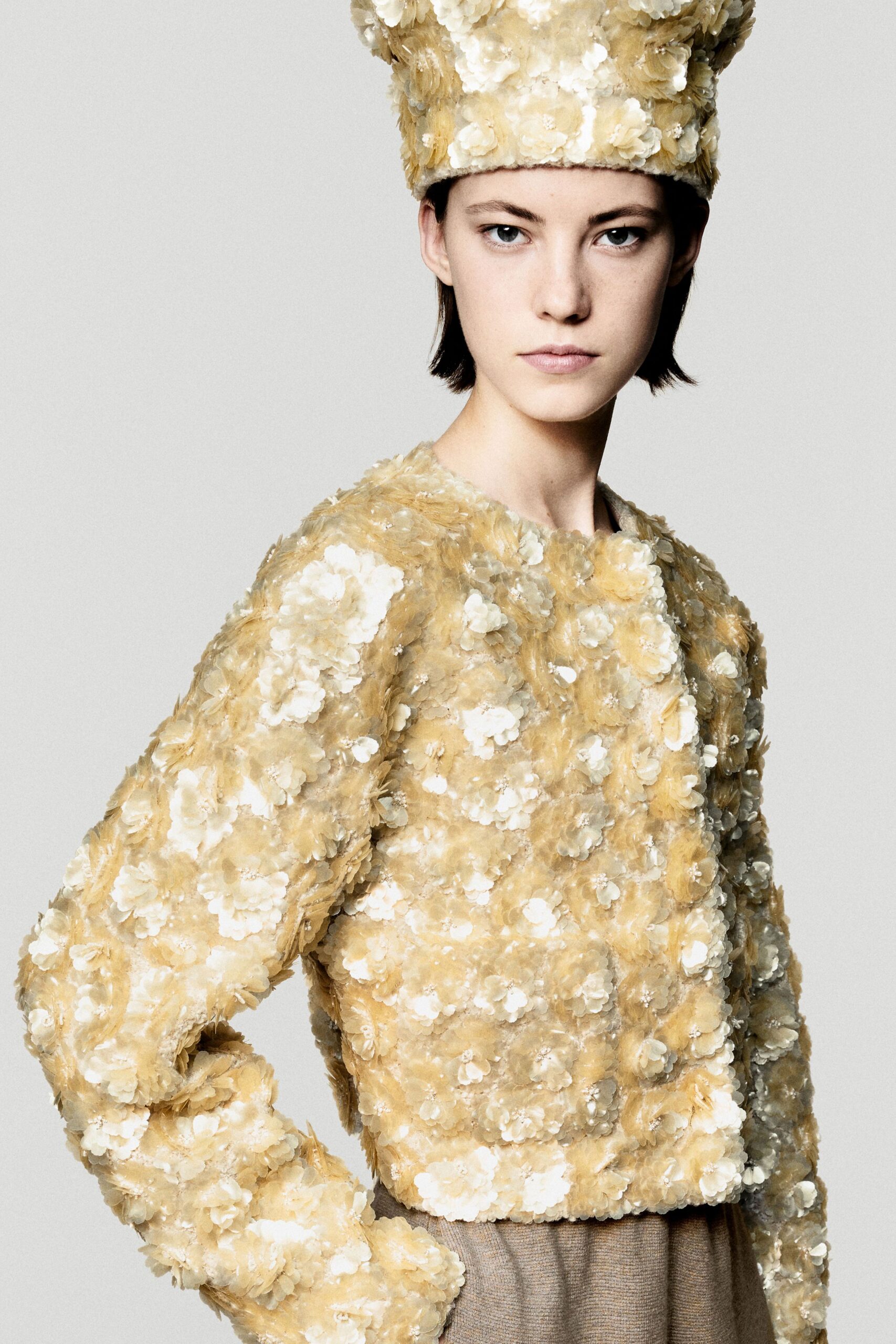 yellow silk long-sleeve collared fitted embroidered jacket