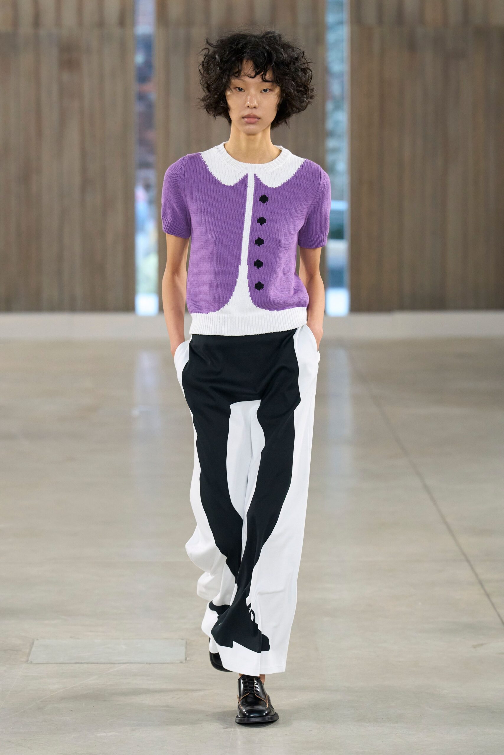 purple short-sleeve collared fitted buttoned top