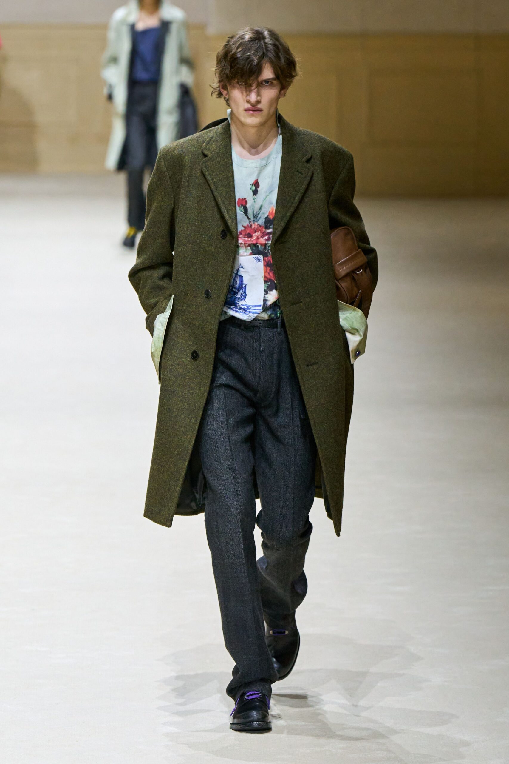 green wool long-sleeve collared structured buttoned coat