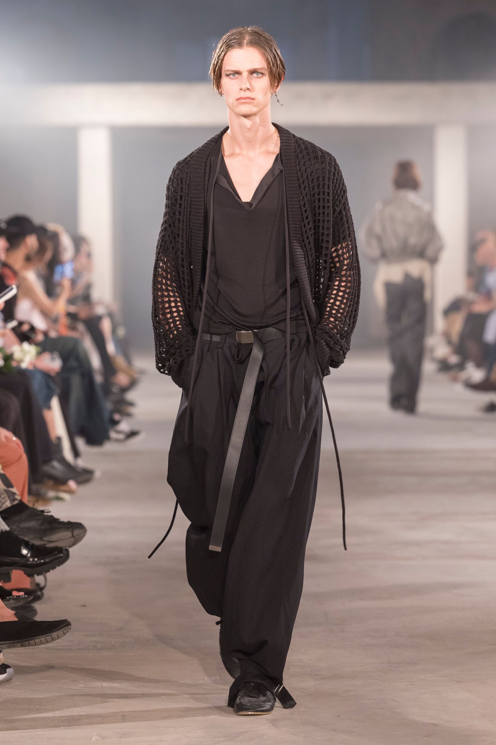 black relaxed cardigan with t-shirt