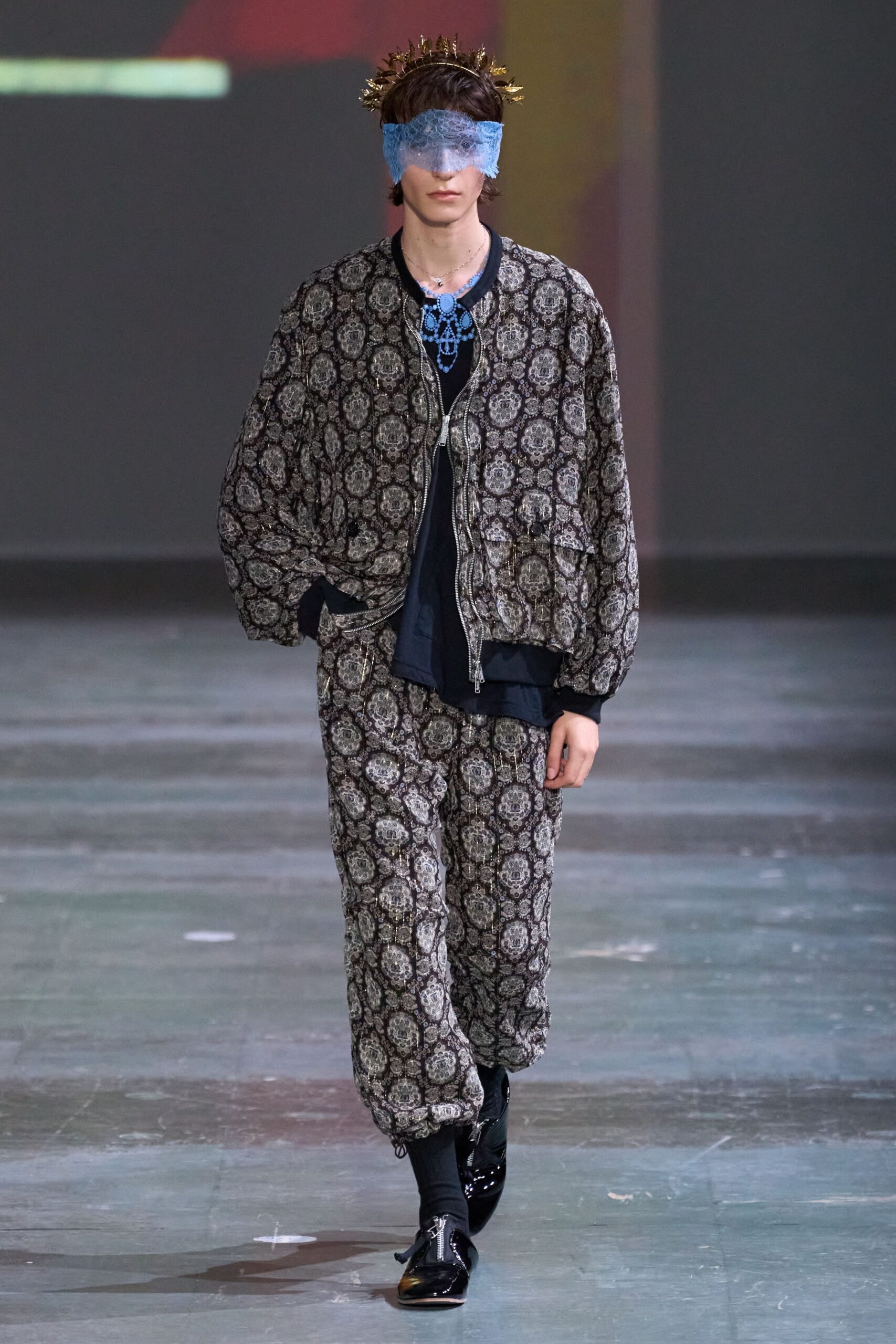 black cotton long-sleeve collared relaxed printed jacket