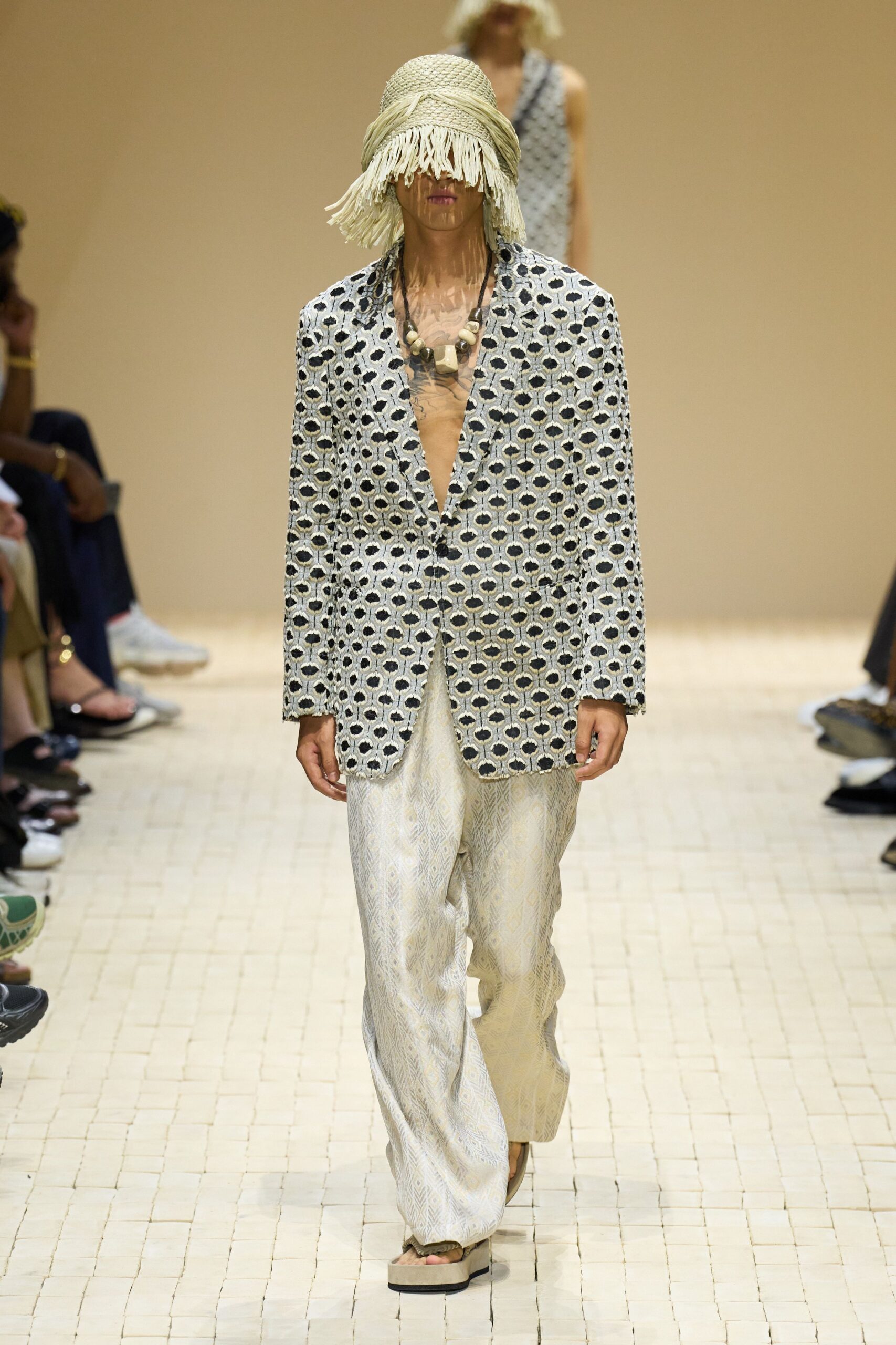 white cotton long-sleeve collared structured printed blazer