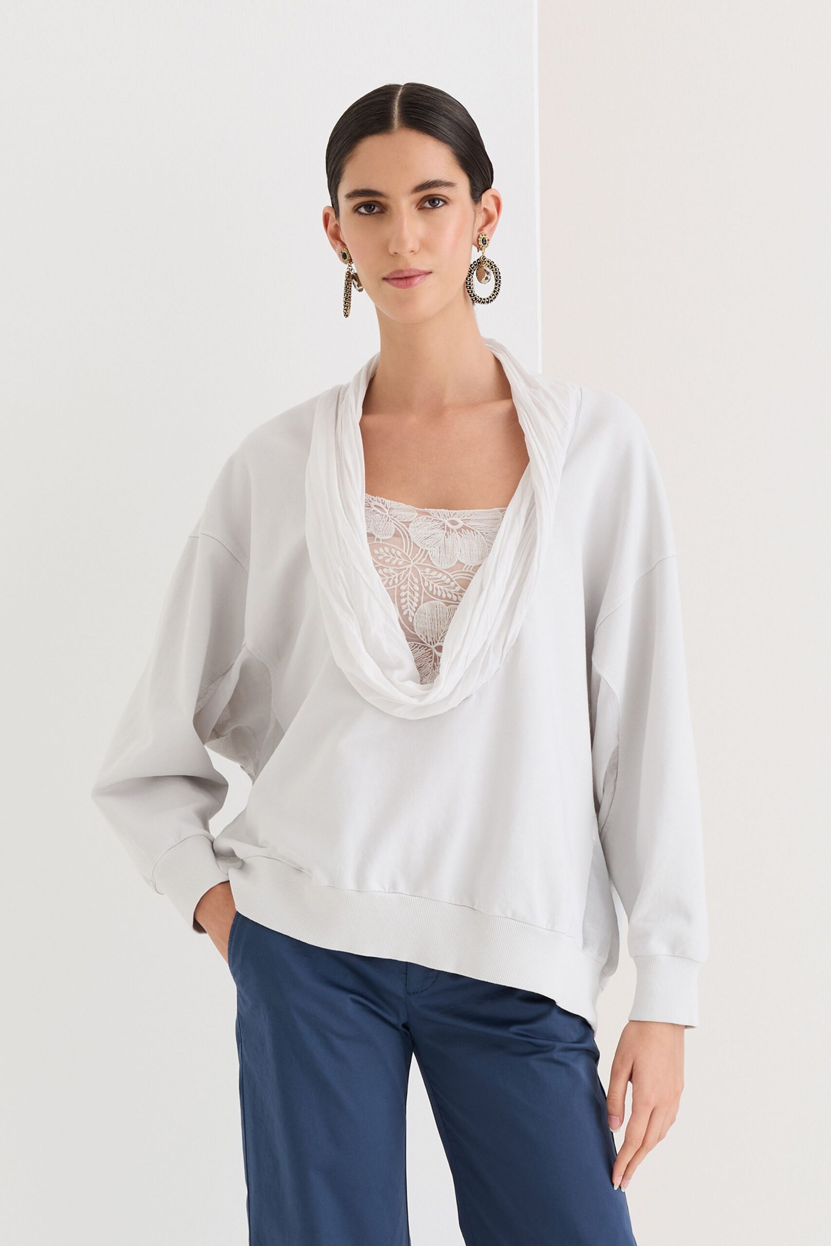beige lace sleeveless v-neck fitted top