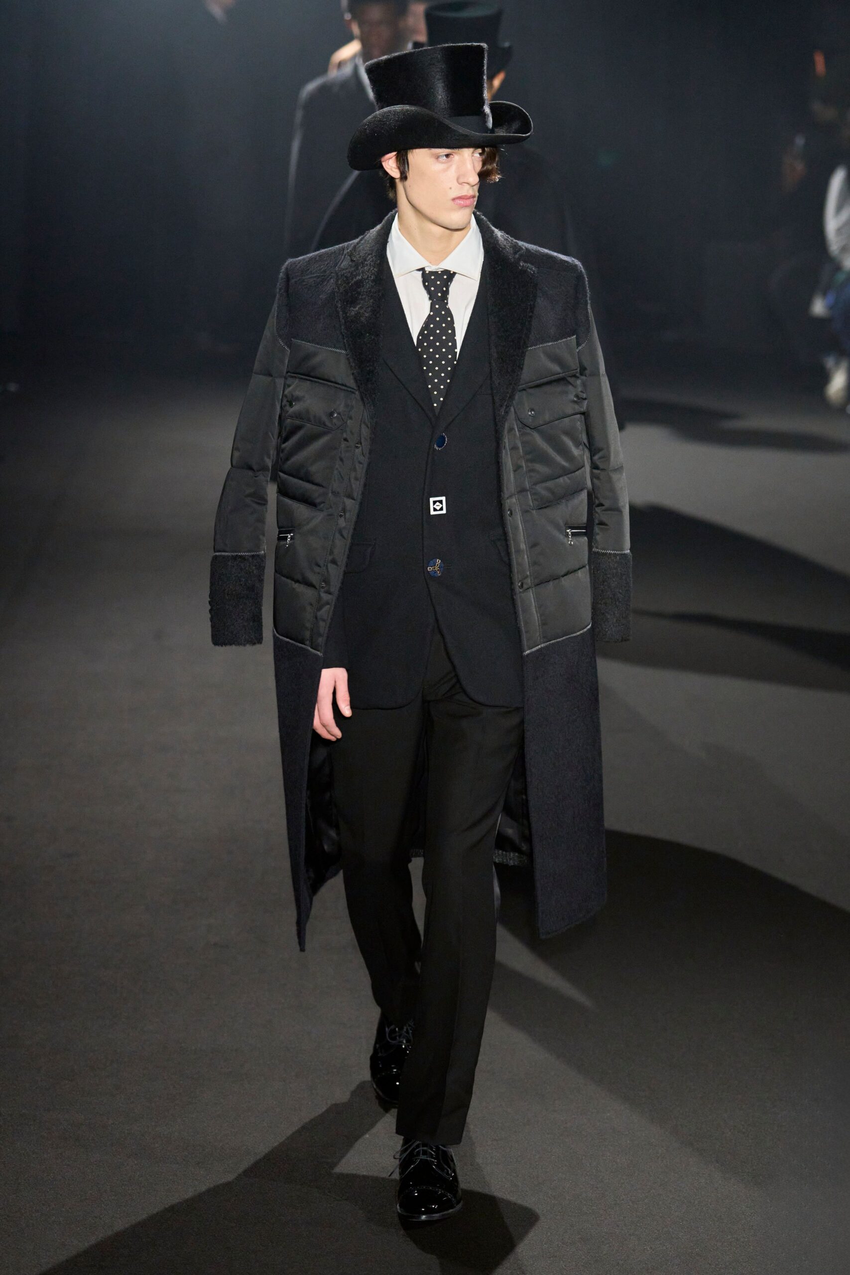 black wool long-sleeve collared structured zippered coat
