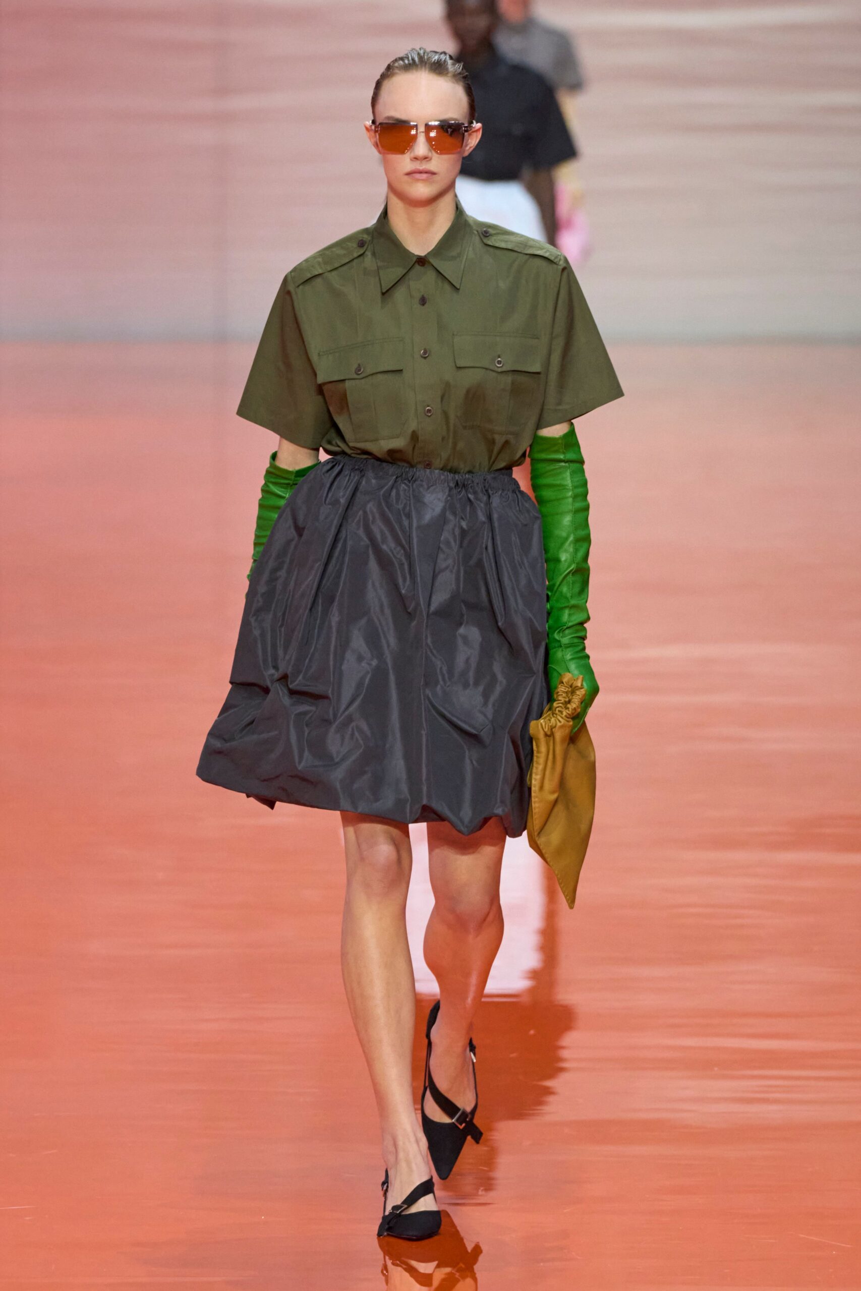 gray relaxed pleated short skirt