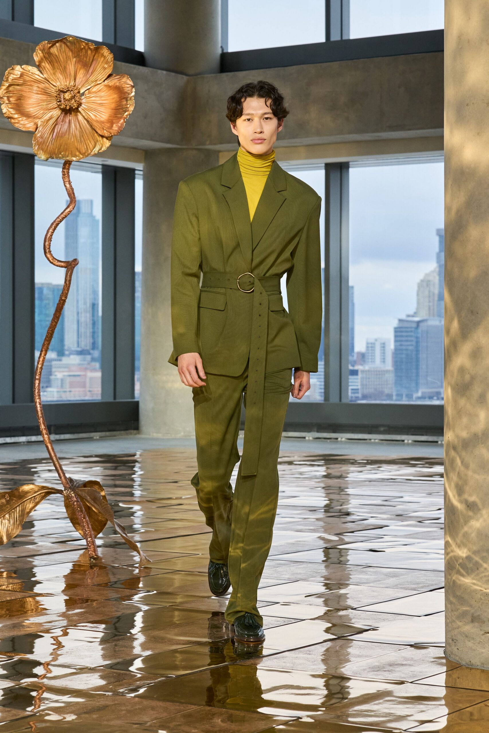 green long-sleeve collared tailored belted suit