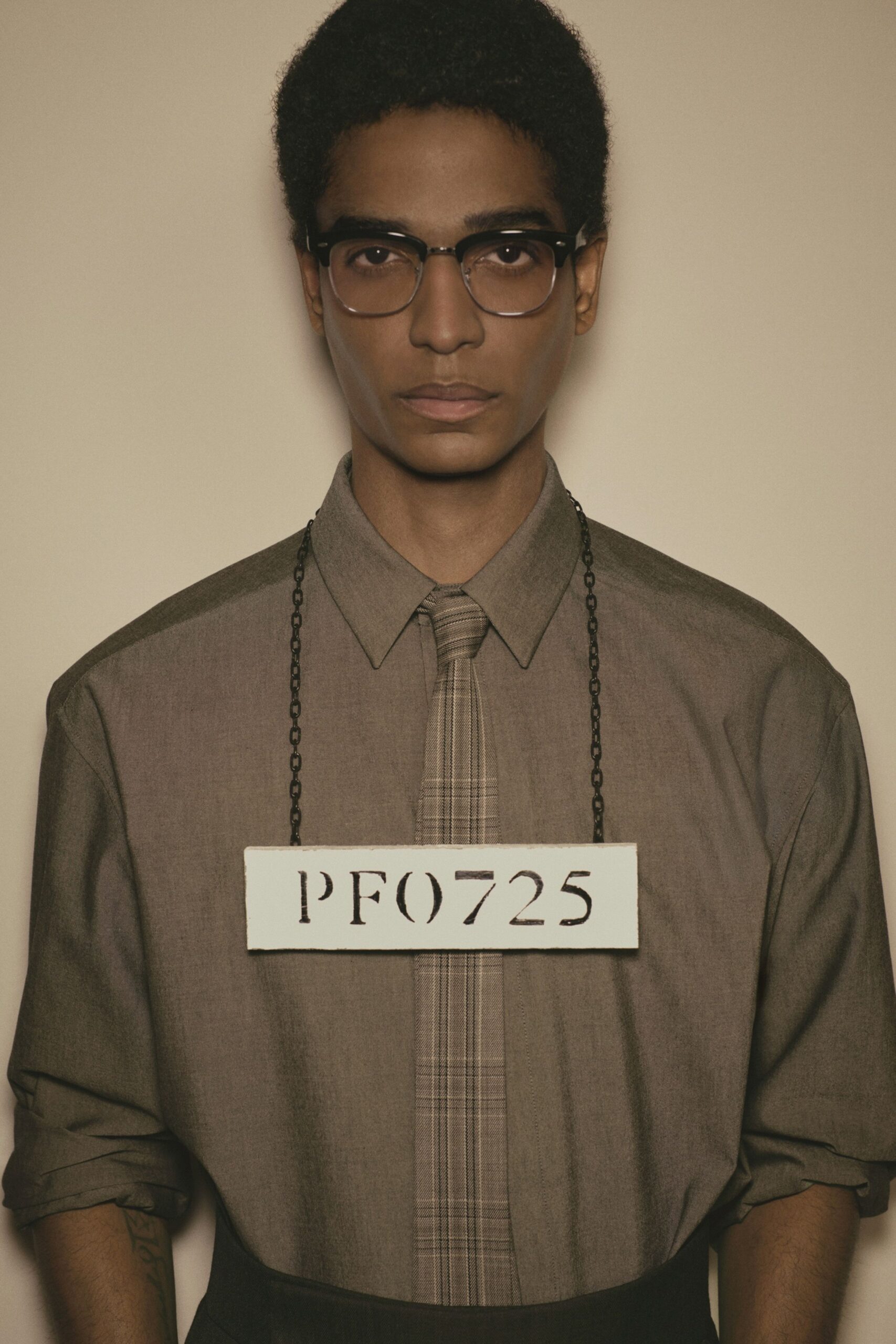 gray fitted shirt with tie