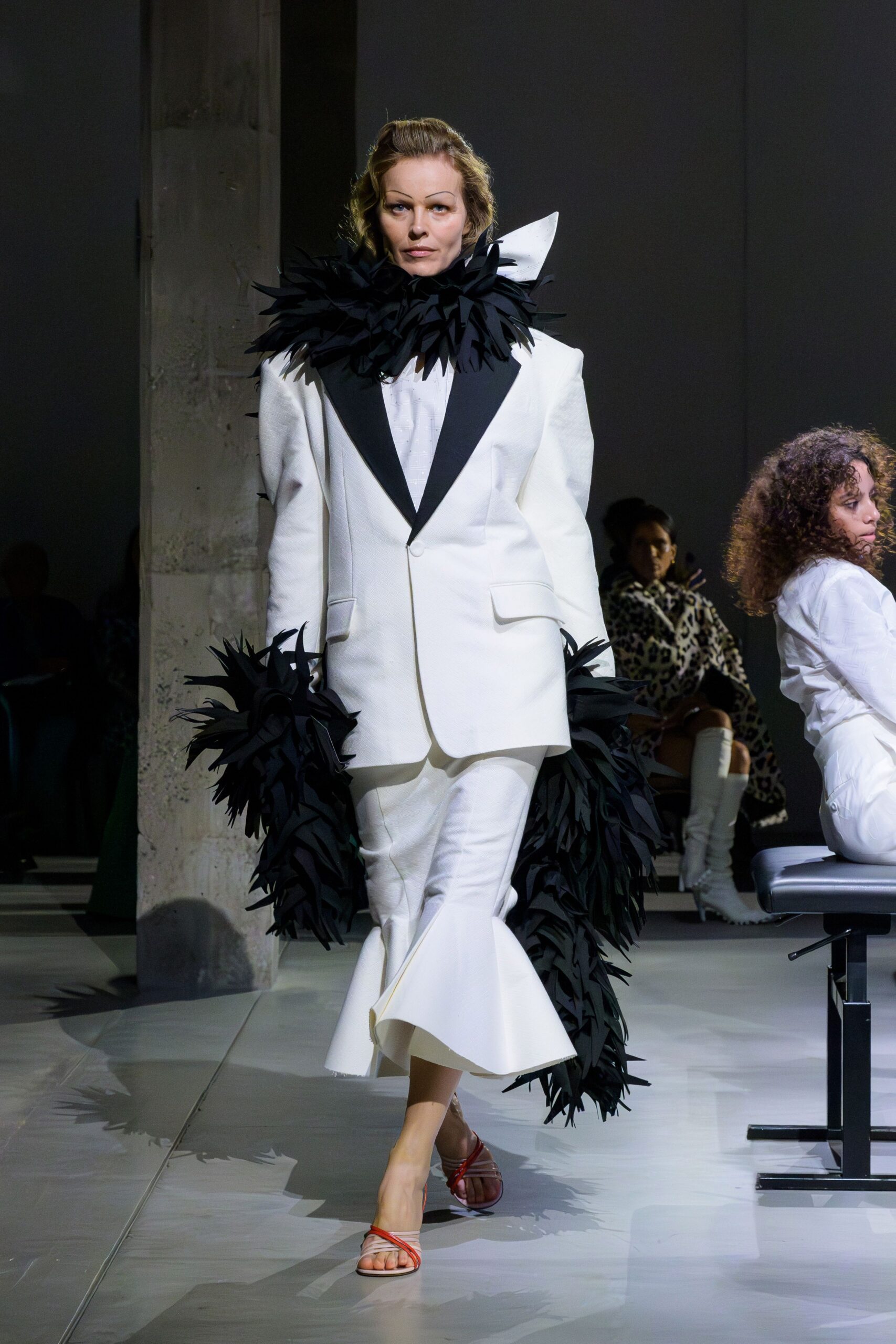 white long-sleeve collared tailored layered blazer