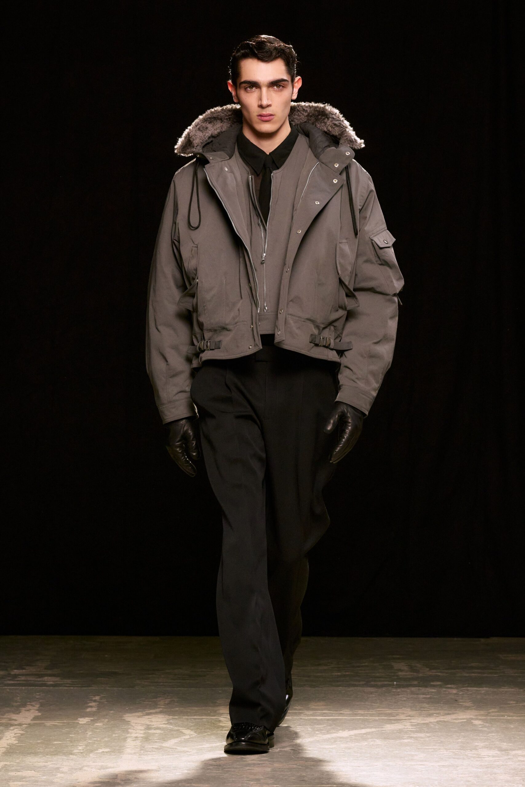 black leather fitted gloves