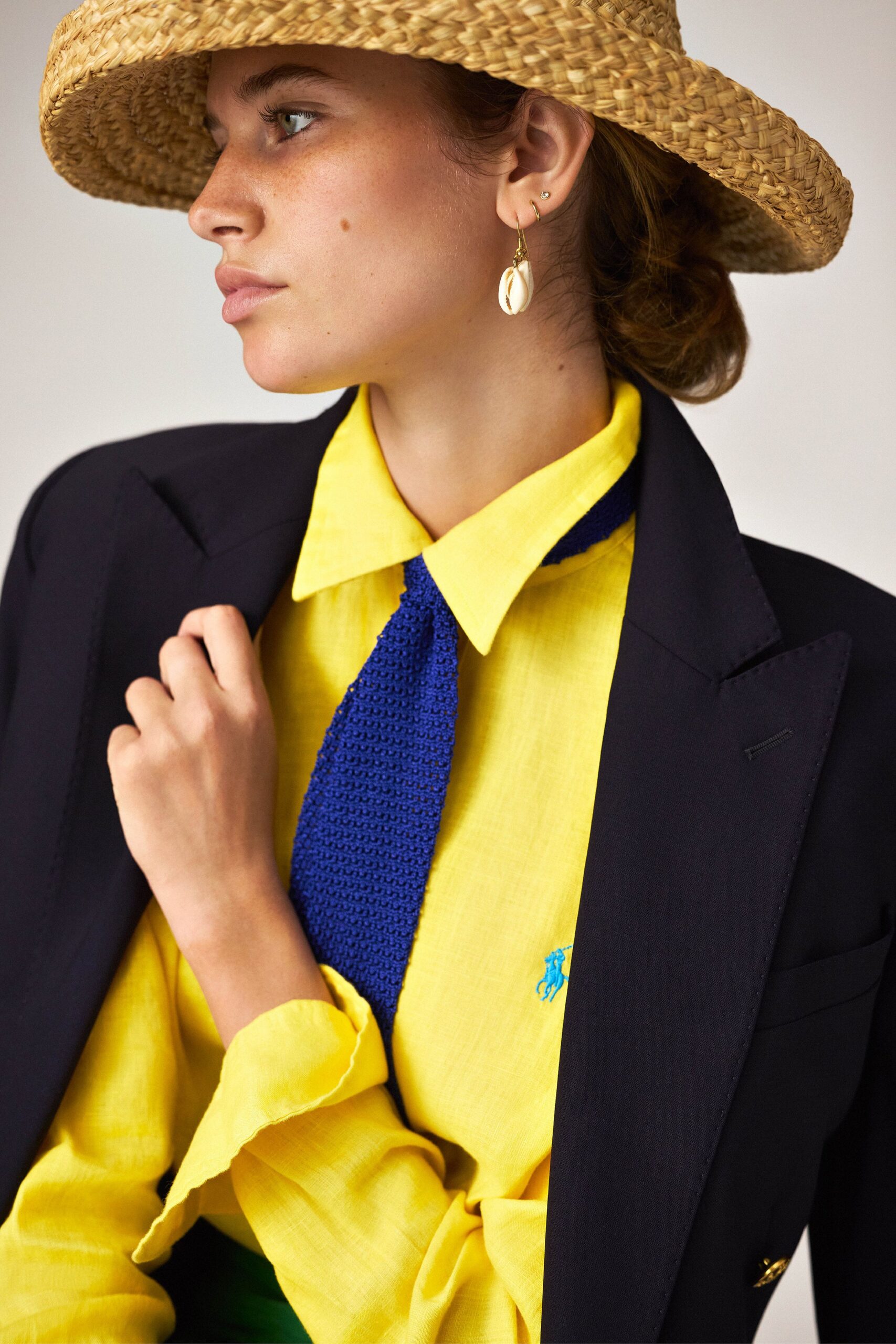 black blazer yellow shirt blue tie