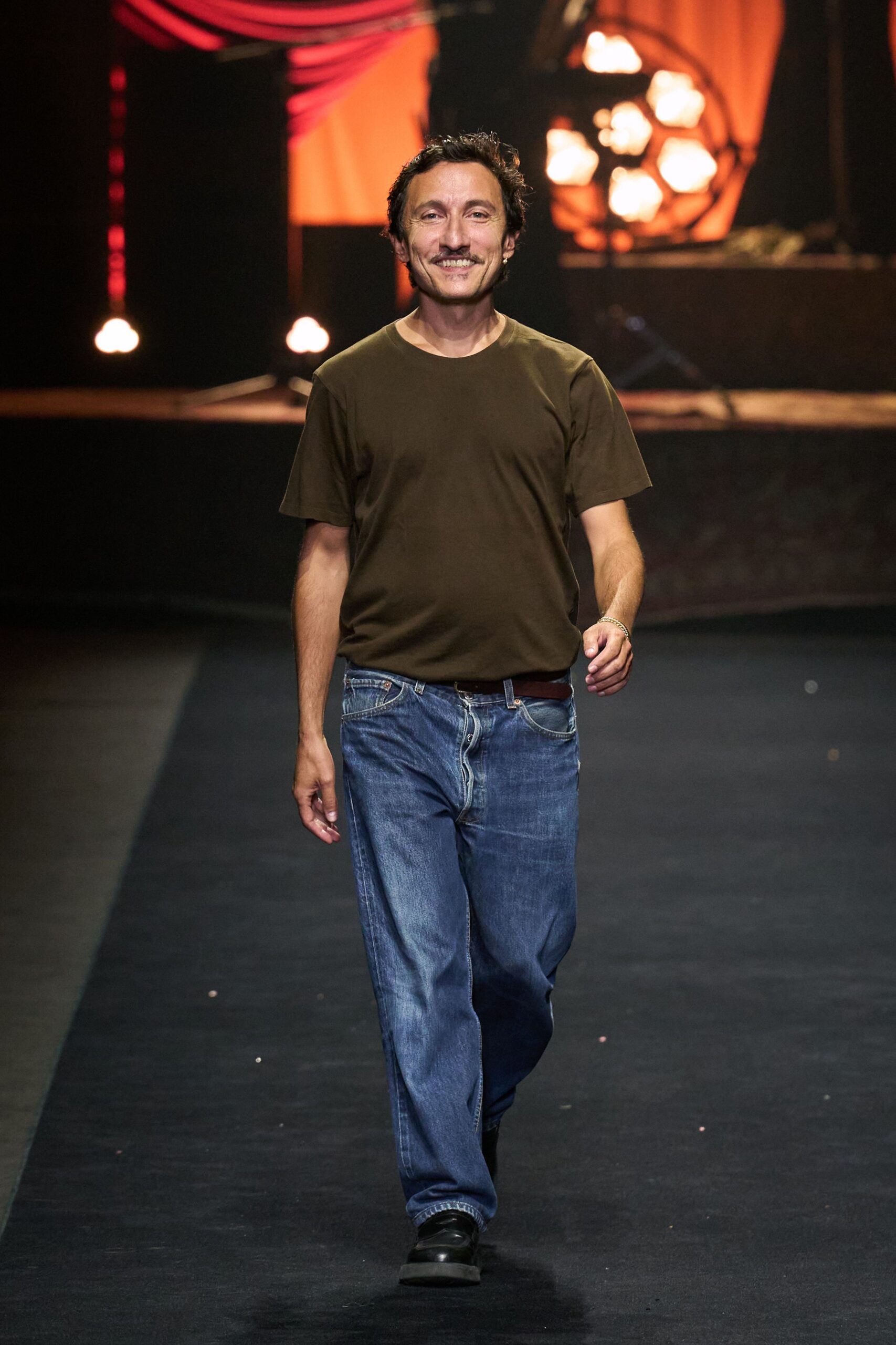 brown t-shirt with blue jeans