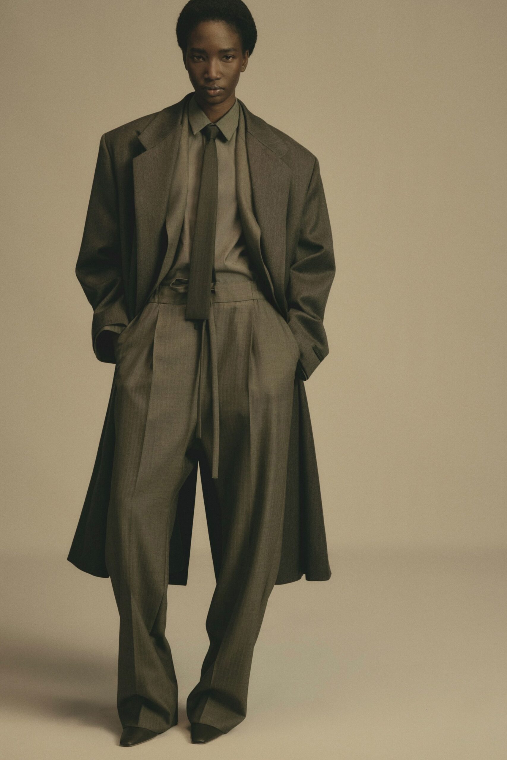 gray wool long-sleeve collared oversized buttoned coat