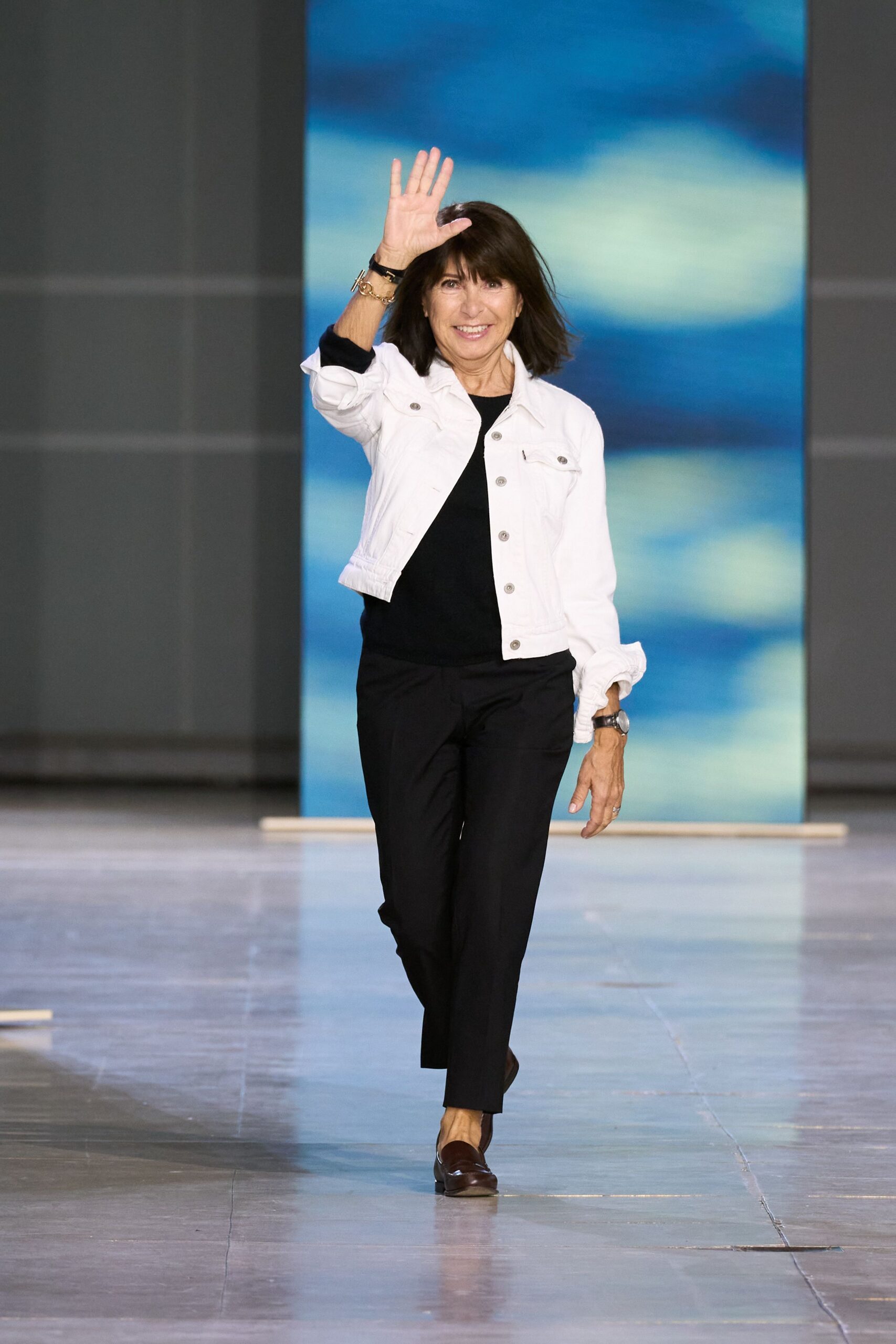 white denim long-sleeve collared fitted jacket
