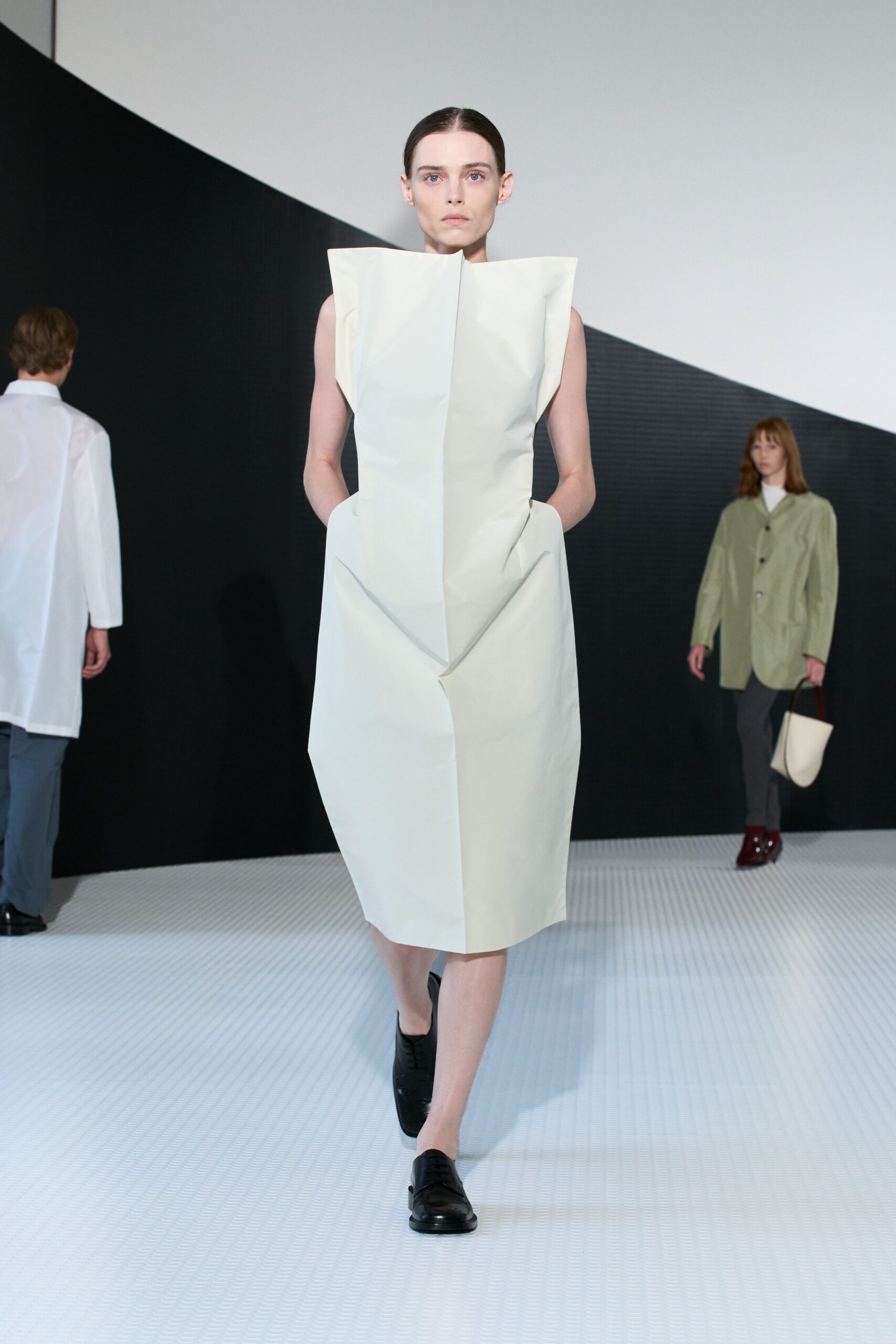 white pleated midi dress with black shoes