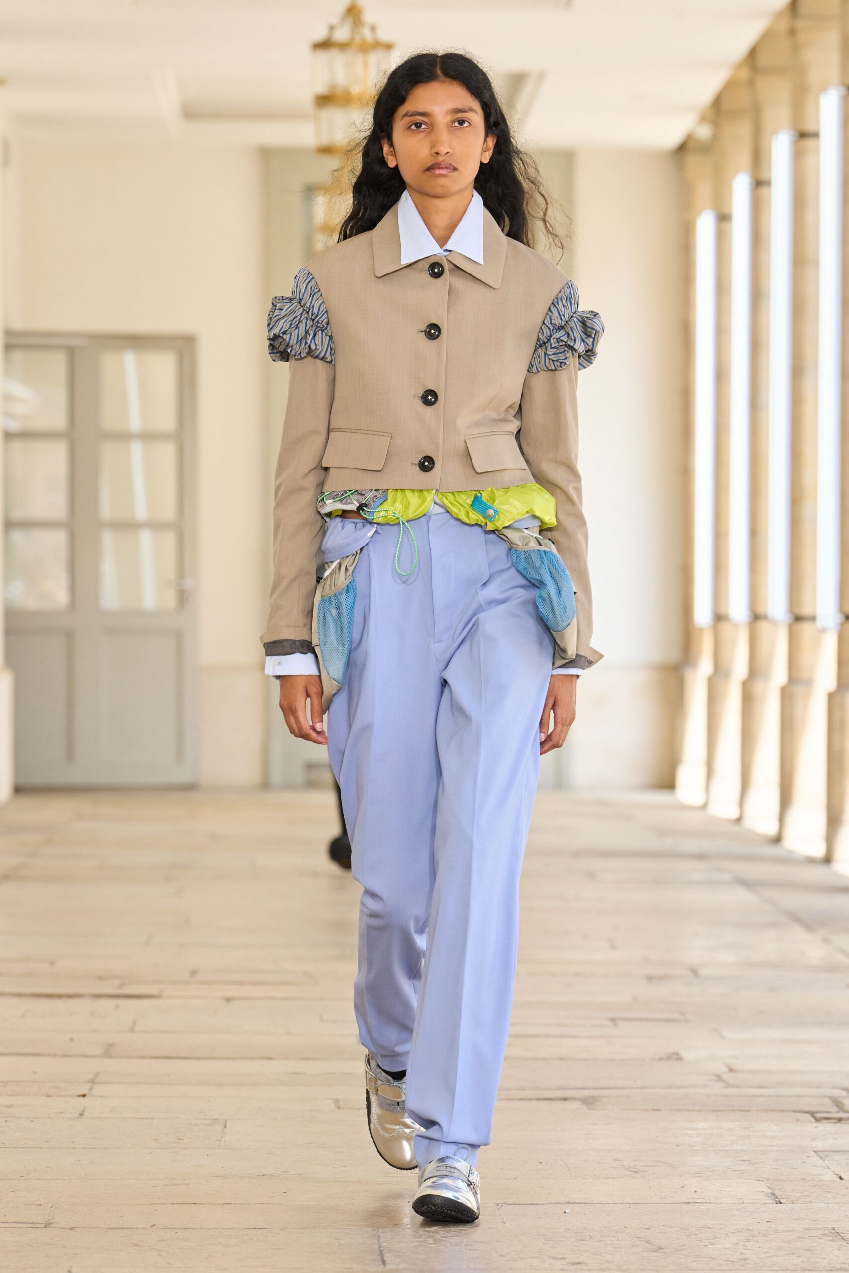 beige cotton long-sleeve collared structured buttoned pleated jacket