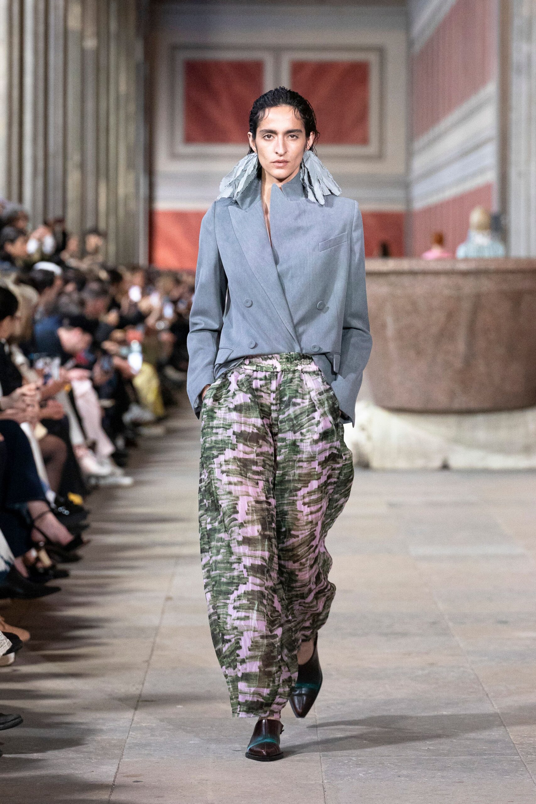 gray cotton long-sleeve collared structured jacket