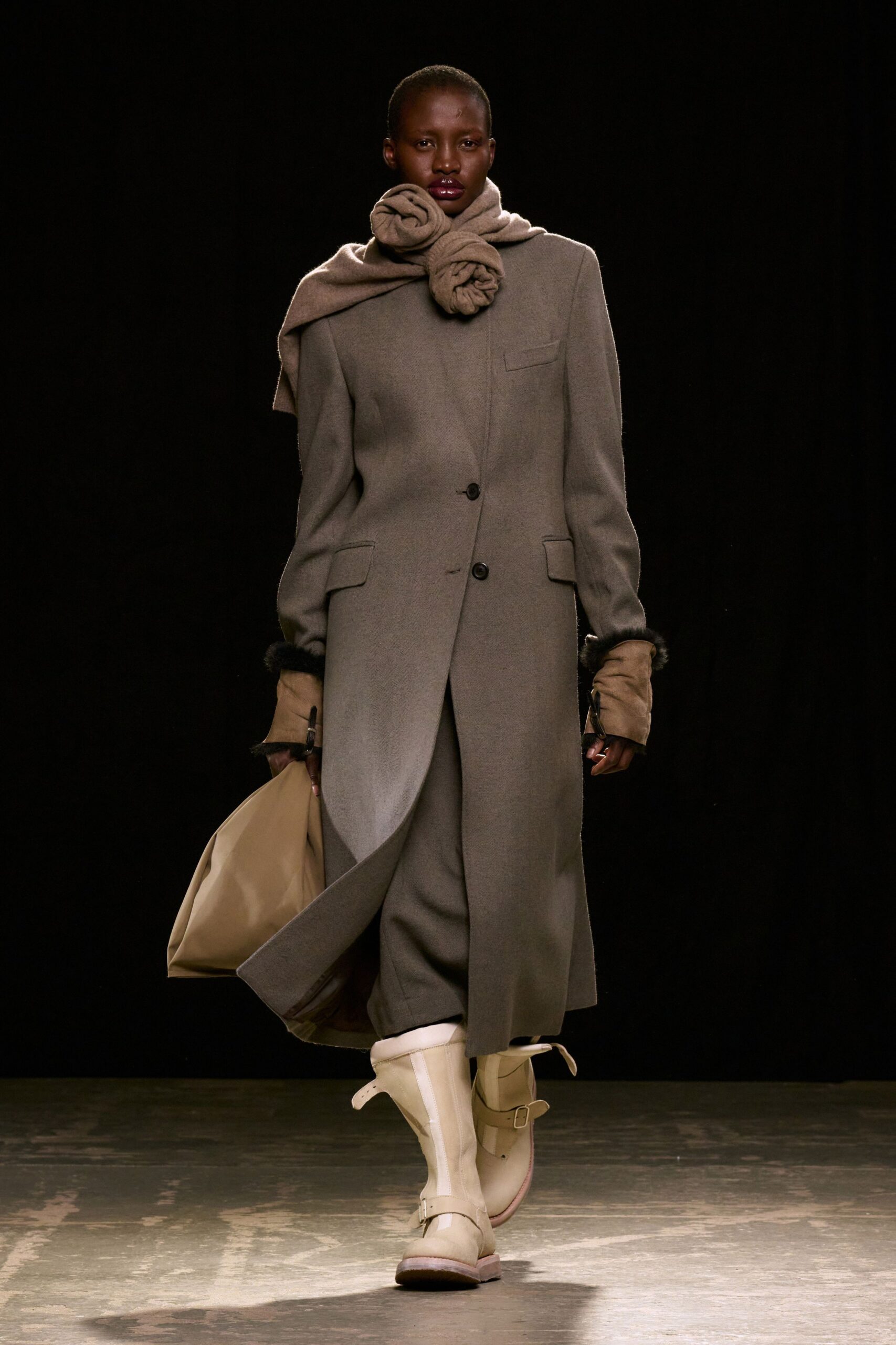 gray wool long-sleeve collared tailored buttoned coat